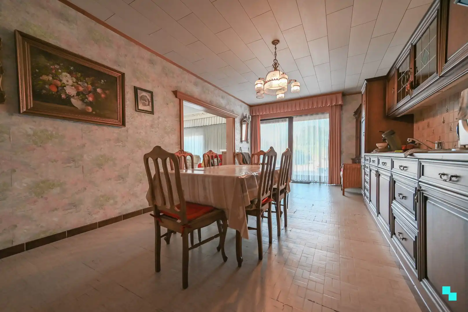 Karaktervolle woning met riante woonoppervlakte (267 m²) en tuin in Emelgem foto 11