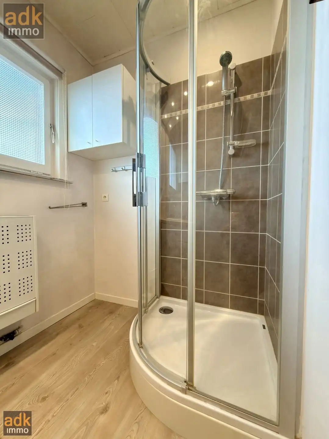 Instapklaar 2-slaapkamerappartement met dubbele GARAGE en berging. foto 16