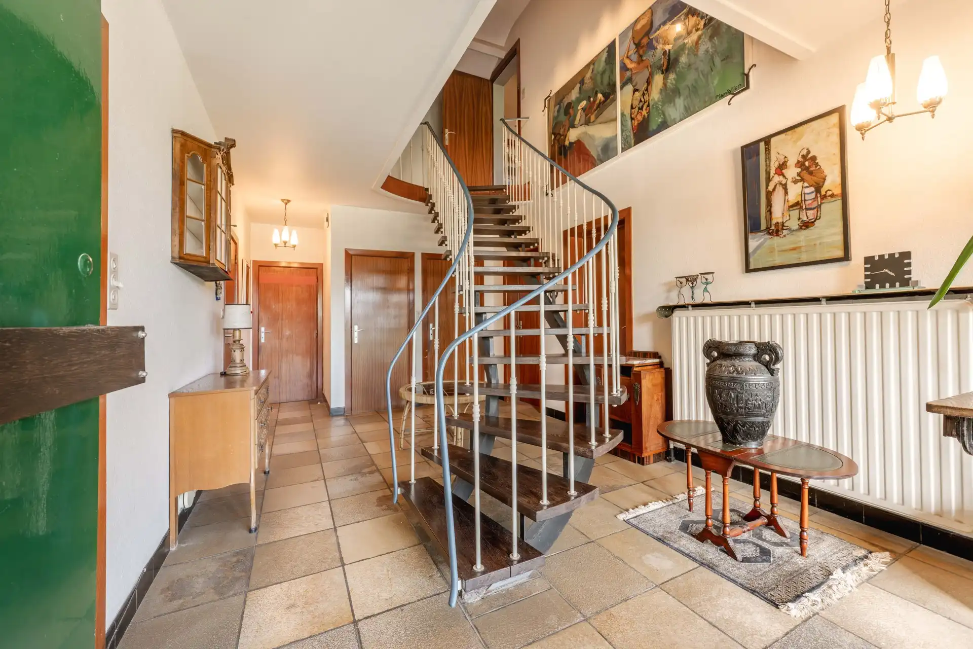 Charmante, op te knappen, statige villa met 3 slaapkamers en garage op een ruim perceel gelegen in het groen TE KOOP in Wielsbeke. foto 6