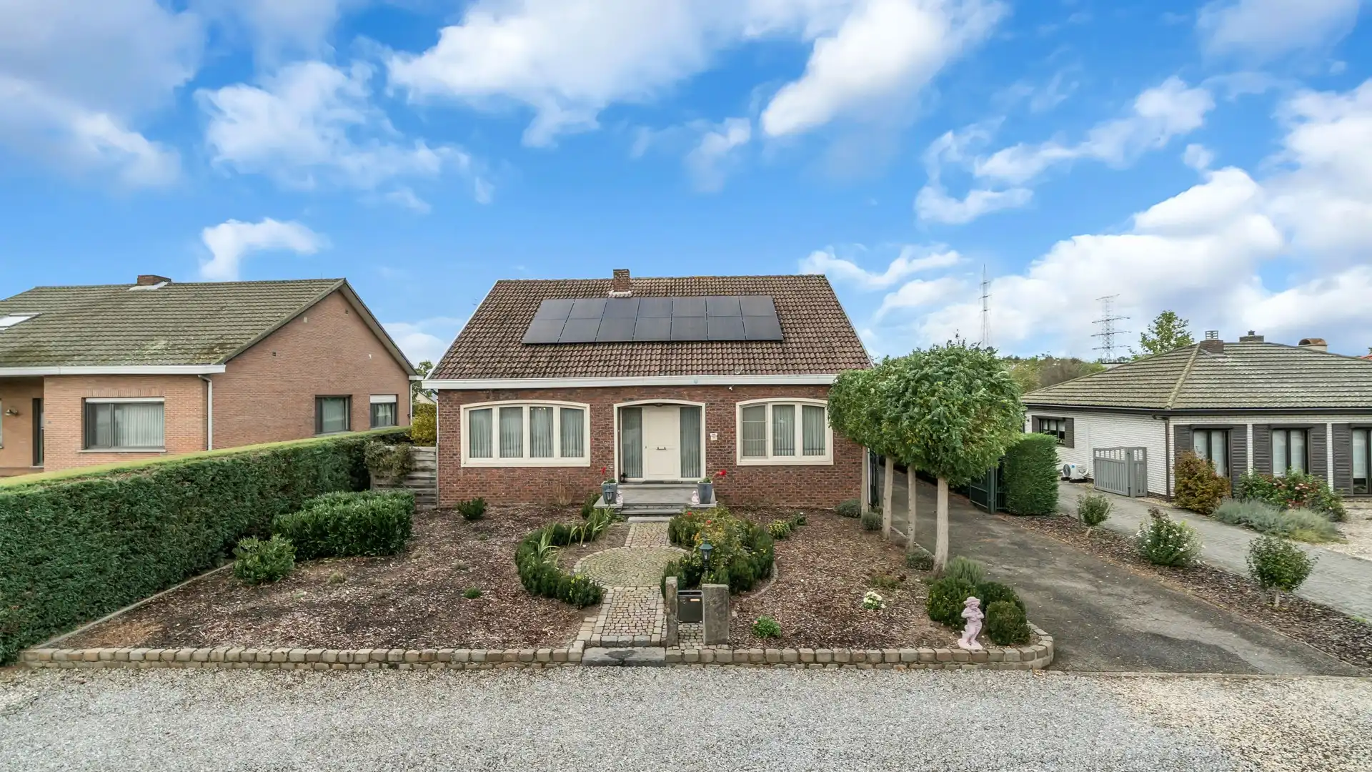 Ruime open bebouwing met 4 slaapkamers, zonnepanelen, thuisbatterij en EPC-label B in Paal! foto 2