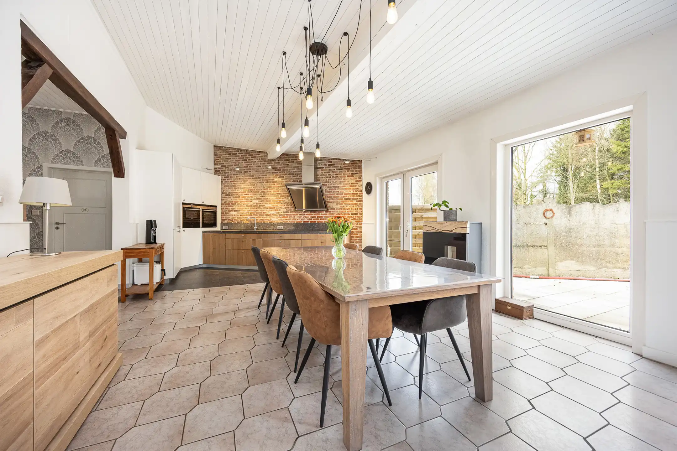 Instapklare woning met 4 slpks en tuin nabij centrum Beerse foto 11