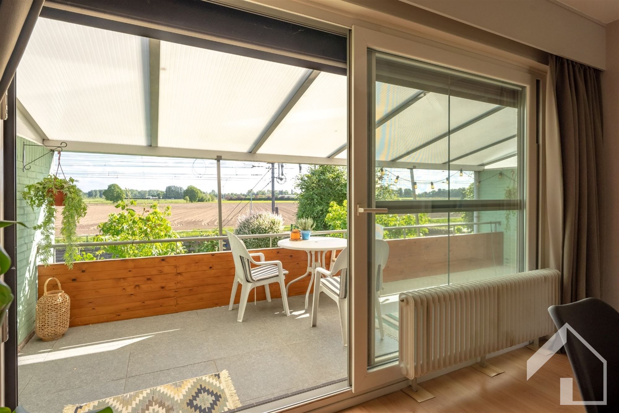 Instapklare ruime woning met tuin, garage en 4 slaapkamers foto 7