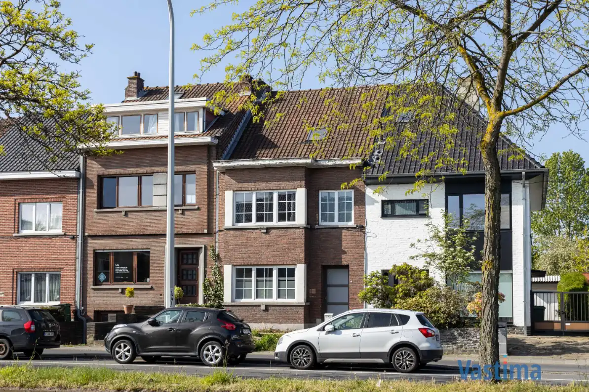 Gezinswoning met potentieel nabij het centrum van Aalst foto {{pictureIndex}}