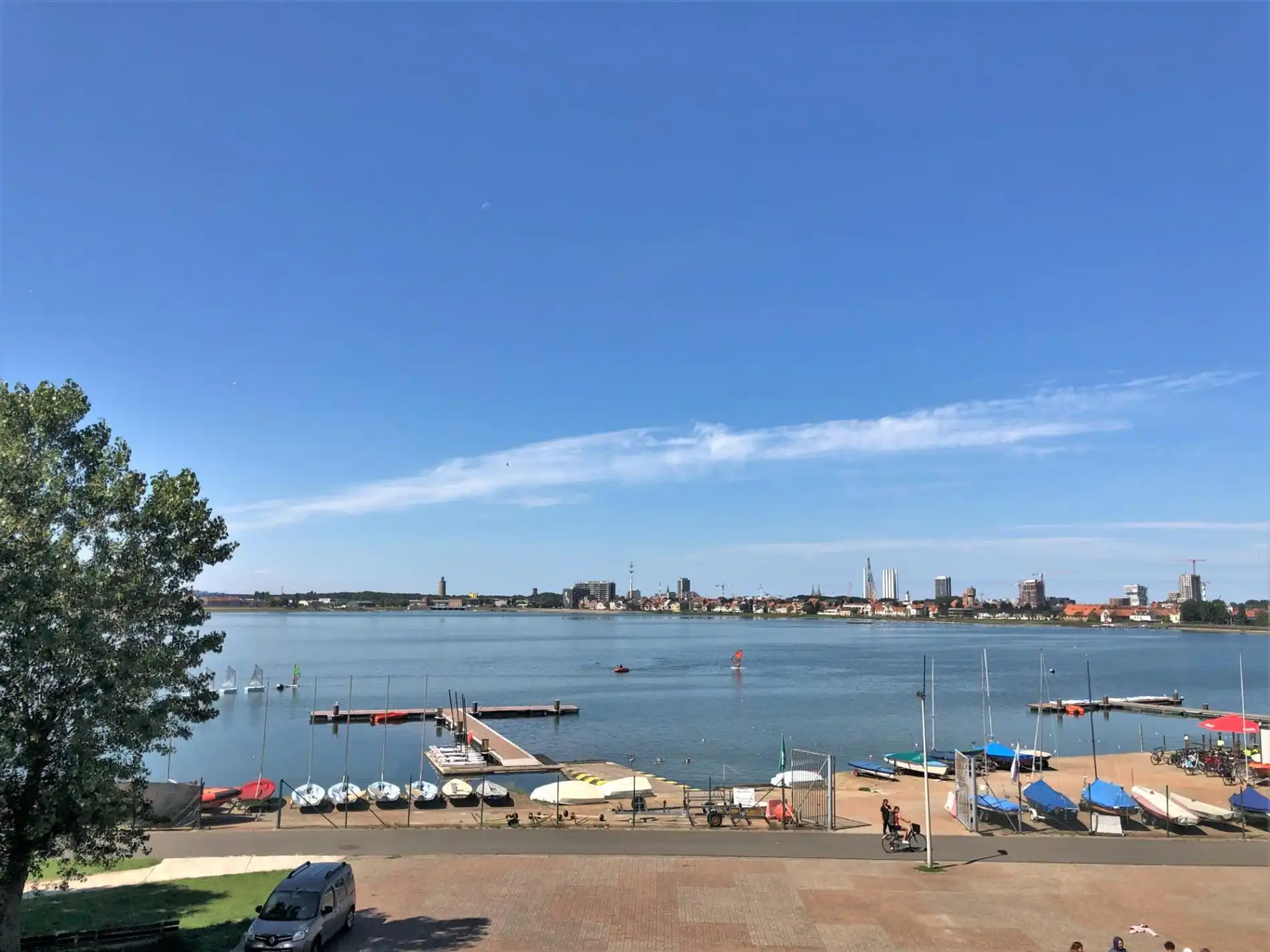 Prachtige penthouse met zonneterrassen (66m²) met fenomenaal zicht op de Spuikom inclusief garagebox ! foto {{pictureIndex}}