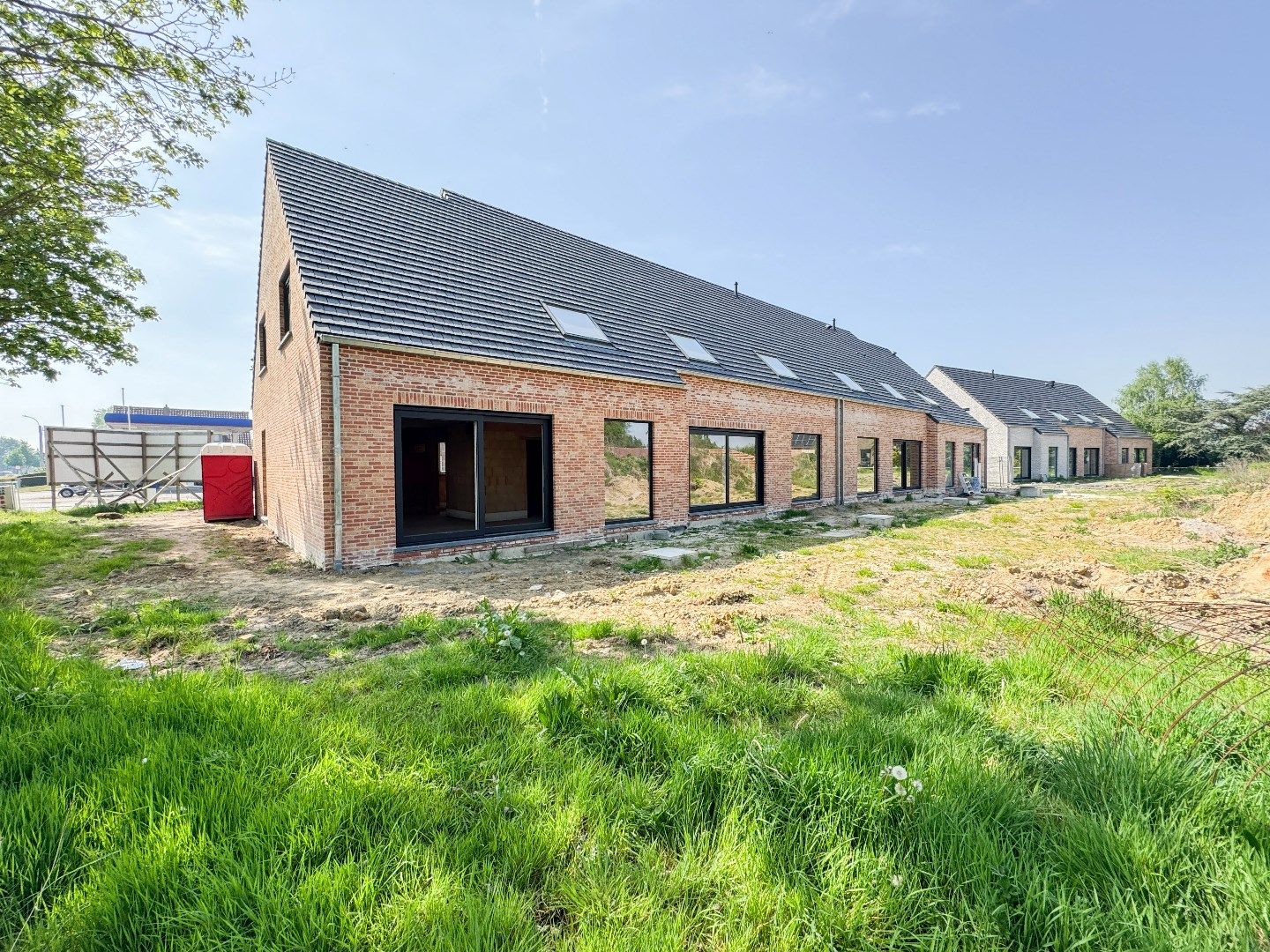 ACTIE BTW WEG ERMEE! - Ruime 3-slaapkamer woning op boogscheut van centrum Eernegem foto 3