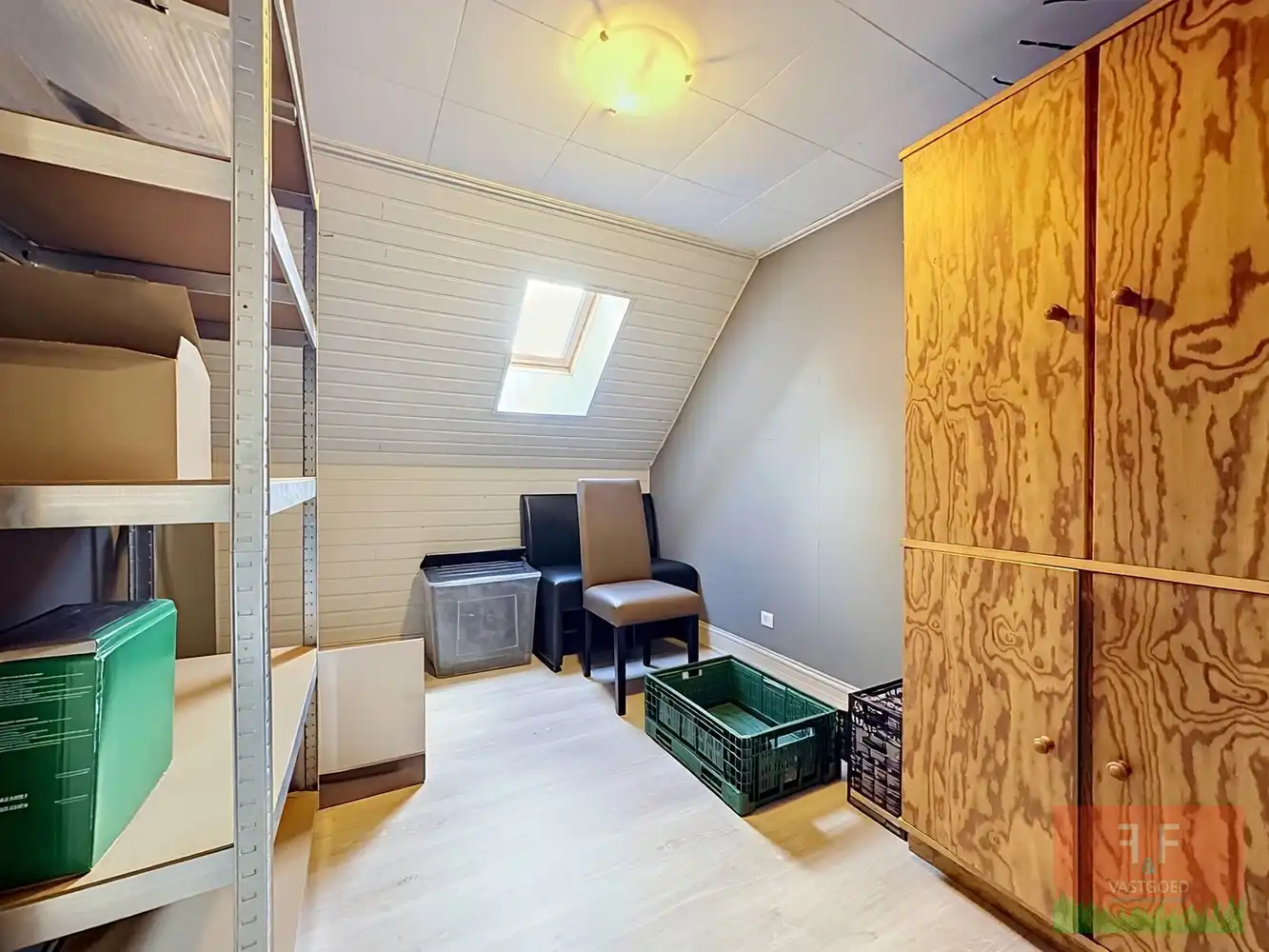 Halfopen bebouwing met 5 slaapkamers, ruime garage en grote tuin te Bavegem foto 18