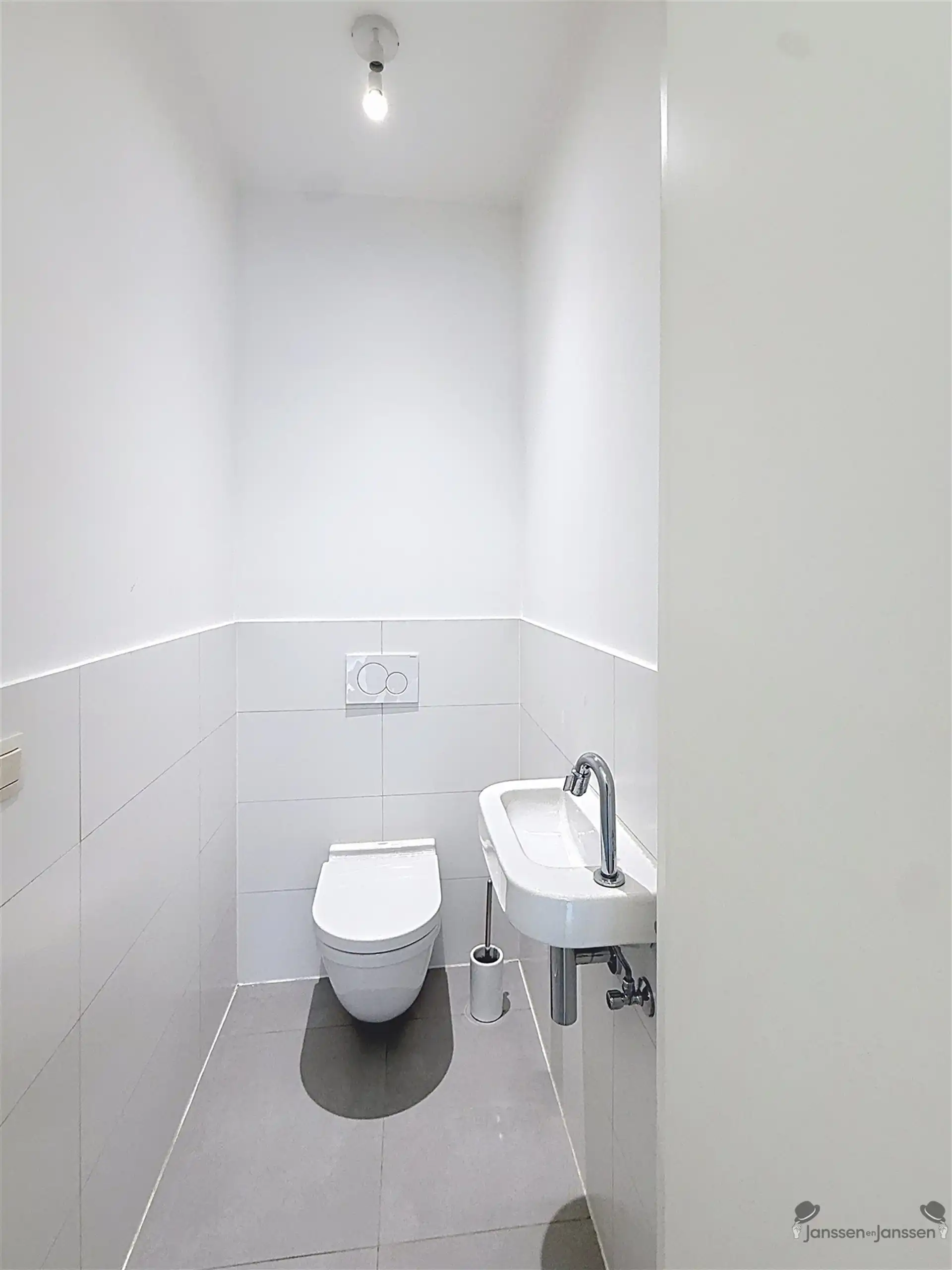 Verzorgd appartement met 2 slaapkamers, groot terras en ruime garage foto 11