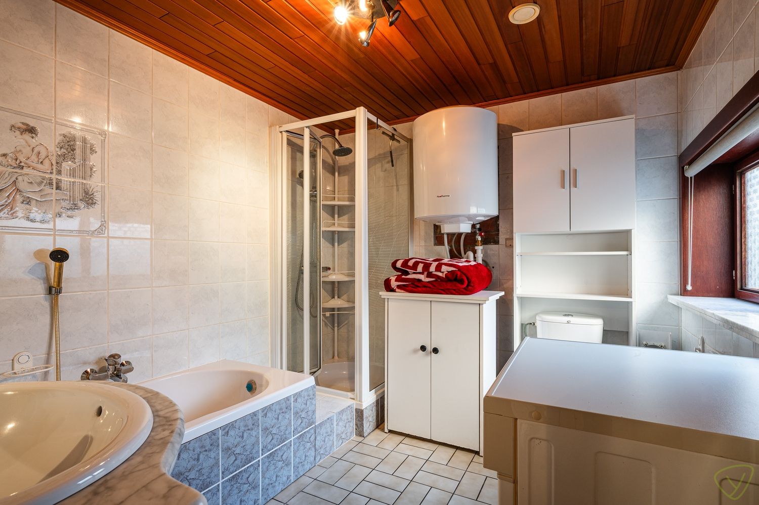 Charmante gesloten bebouwing met ruime tuin en renovatiepotentieel foto 9