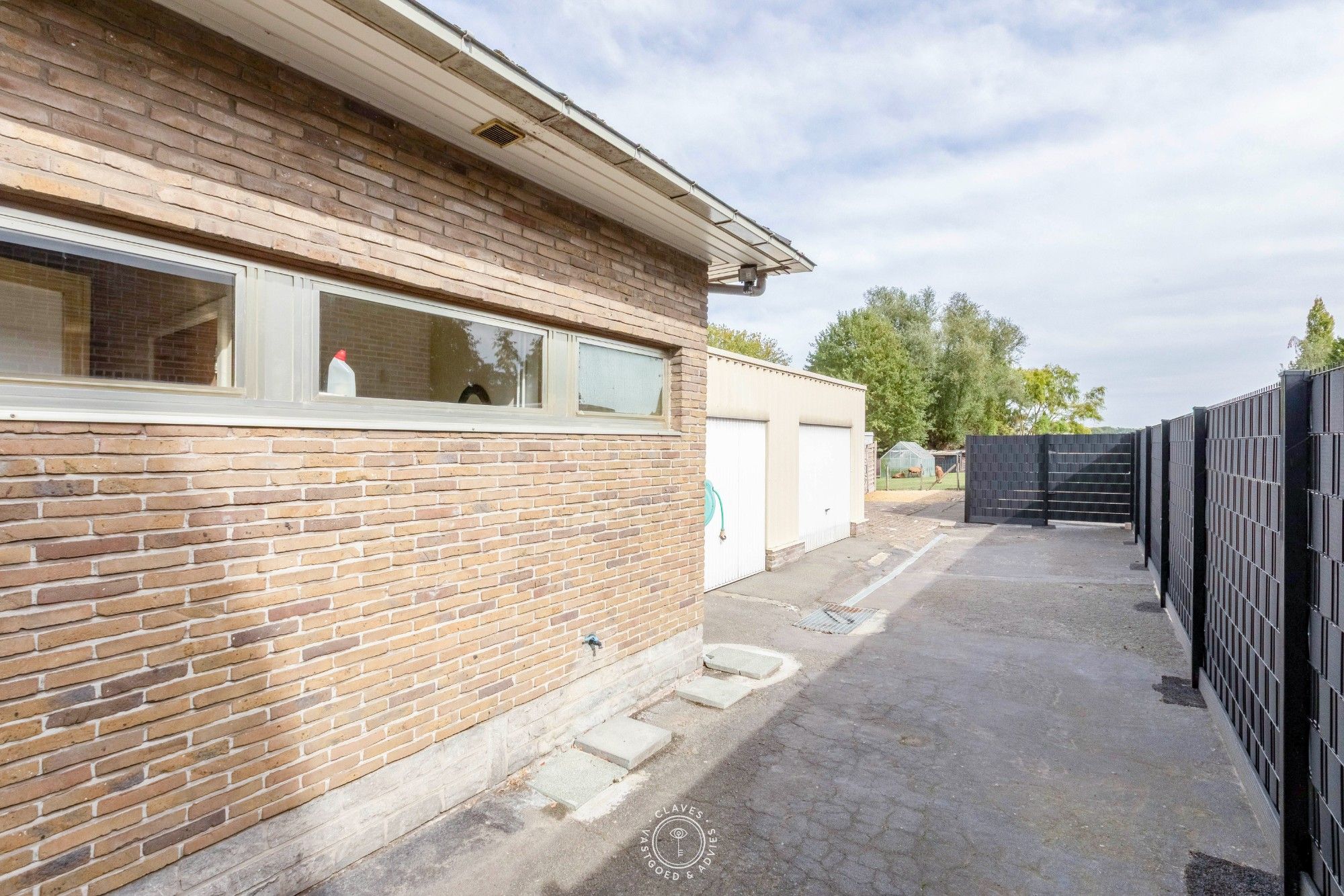 Praktische bungalow met werkplaats en weiland van 3.059 m² foto 14