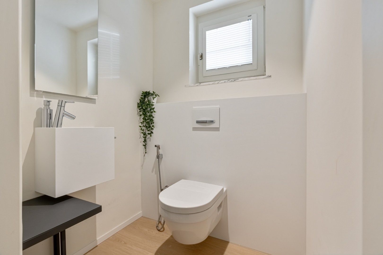 Verrassende villa met luchtig interieur en grote tuin foto 6