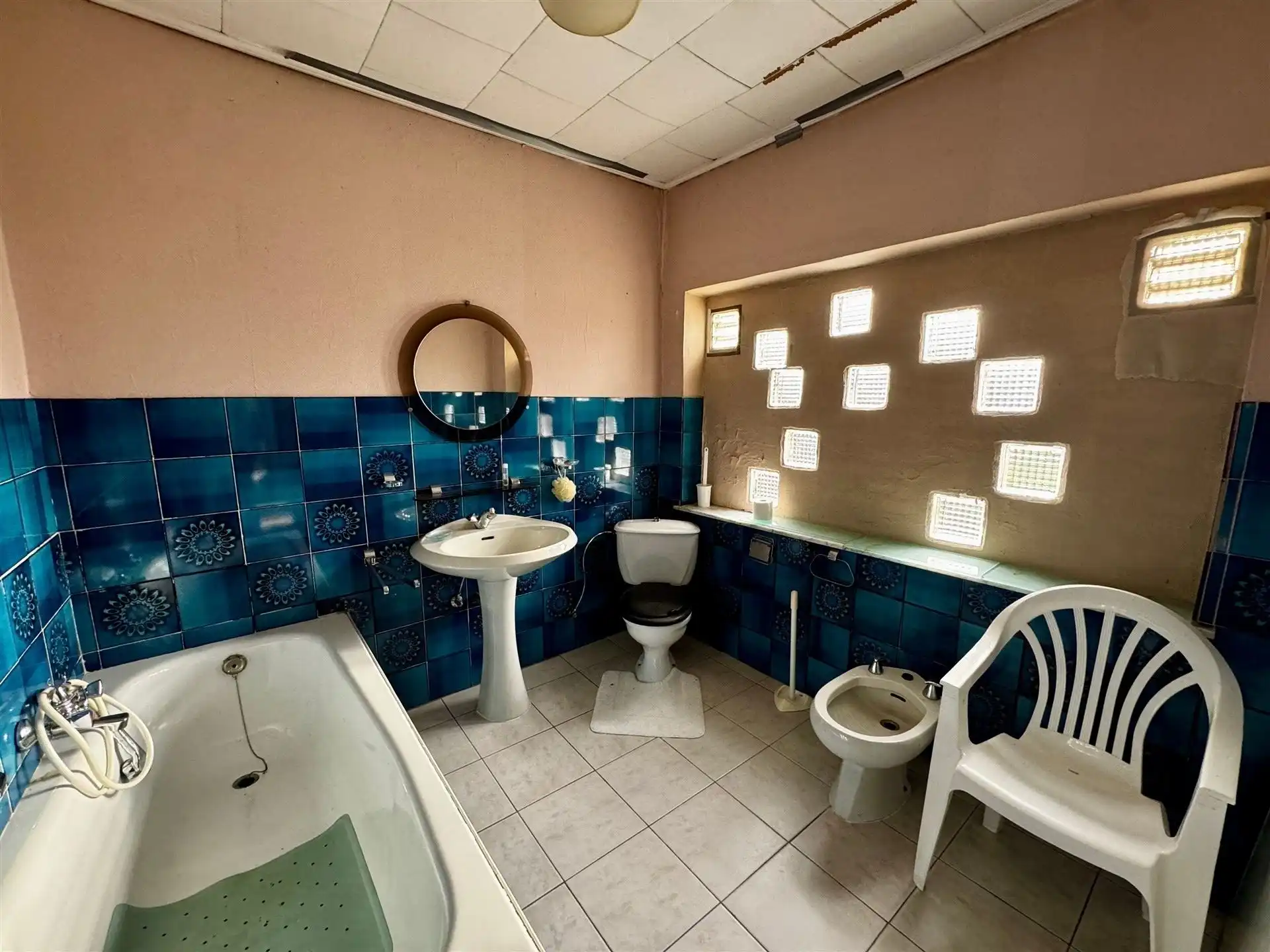 Gesloten bebouwing met ruime indeling en zuidgerichte tuin in Vucht foto 13