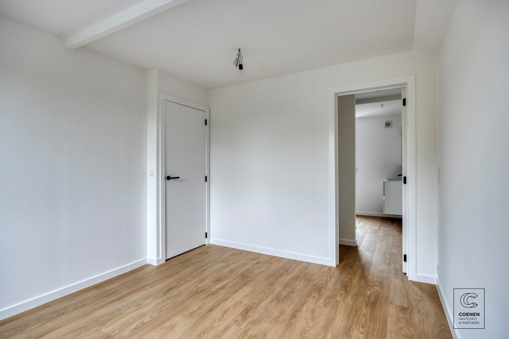 Prachtig, volledig gerenoveerde HOB met twee slaapkamers op een centrale ligging te Brasschaat!  foto 14