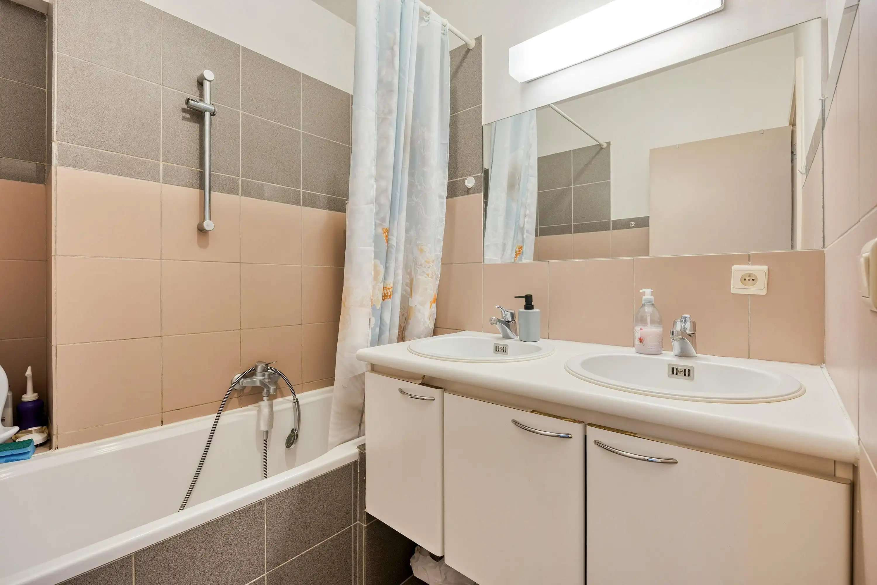 Appartement met twee slaapkamers en balkon gelegen in Elsene. foto 18