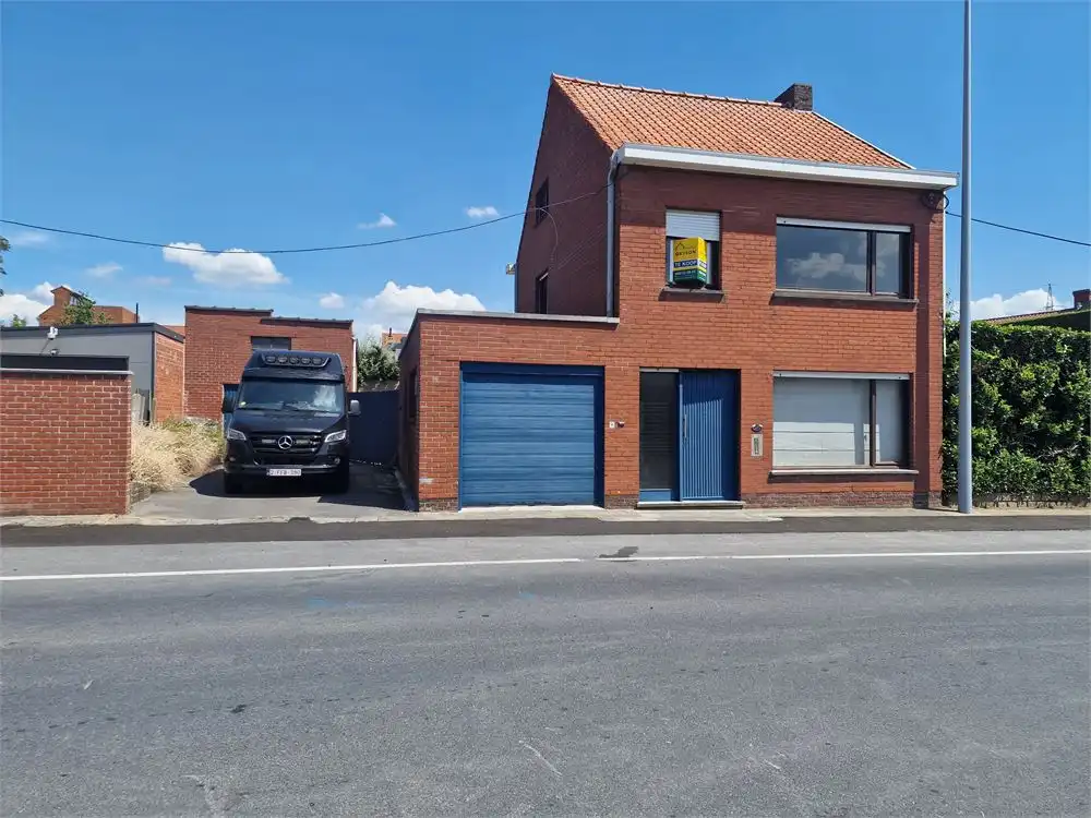 Halfopen te renoveren woning nabij centrum Pittem op een perceel van 348m²! foto {{pictureIndex}}