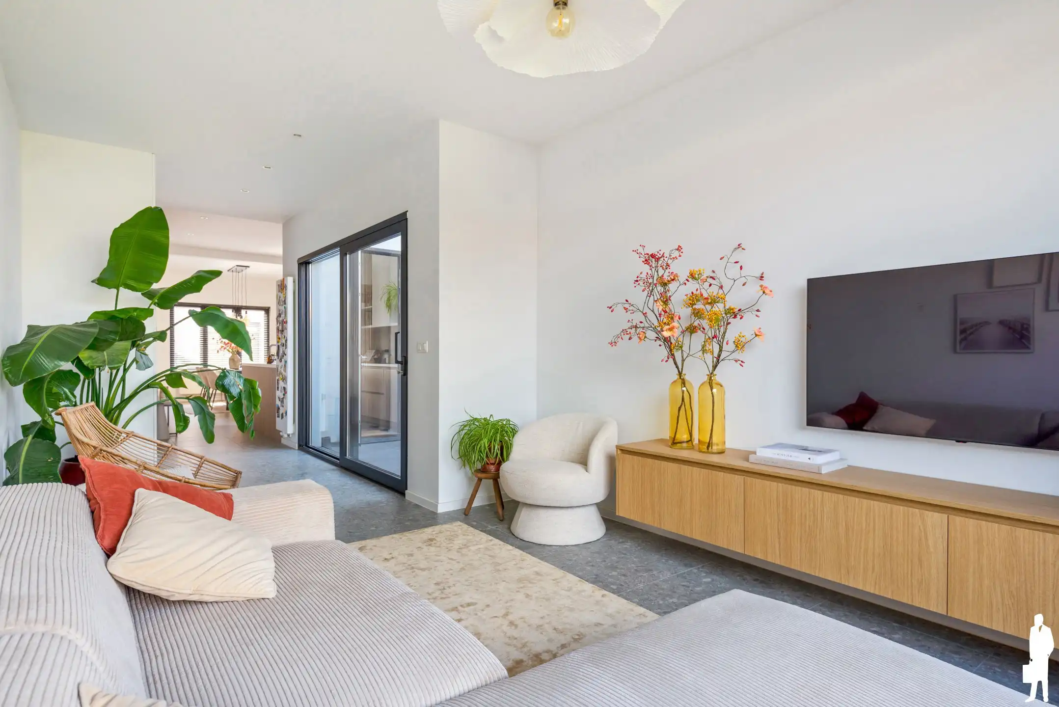 Smaakvol gerenoveerde woning met 3 slaapkamers en mooie tuin foto 12