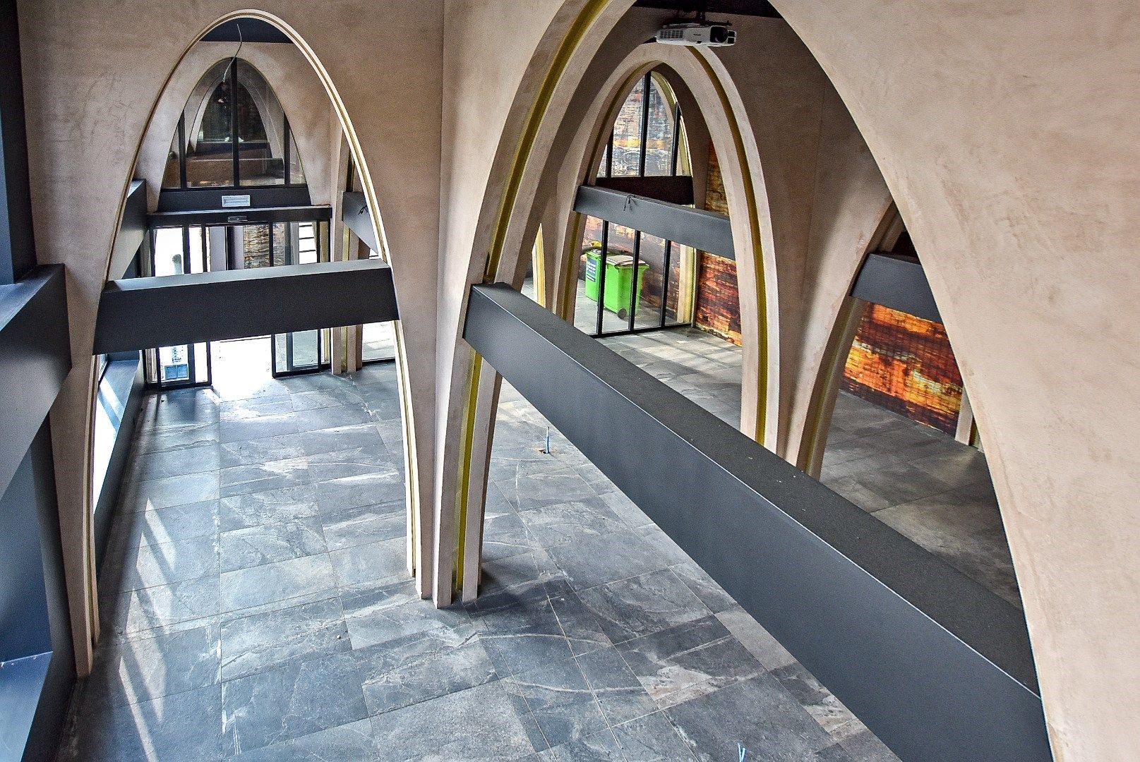 Klassevolle handelszaak op commerciële toplocatie te Diksmuide! foto 4
