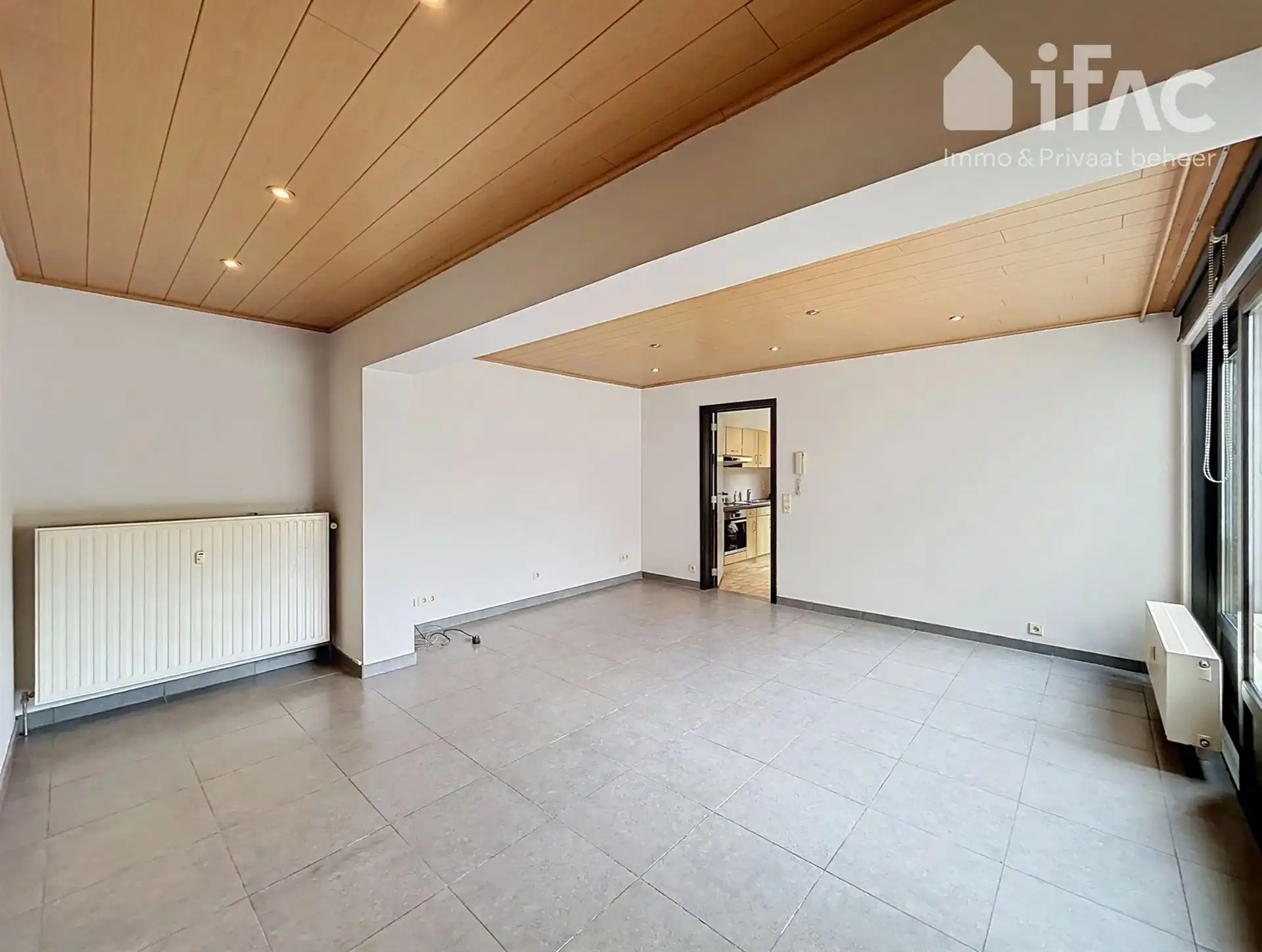 Fijn gelegen 2 slaapkamer appartement met tuin foto 3