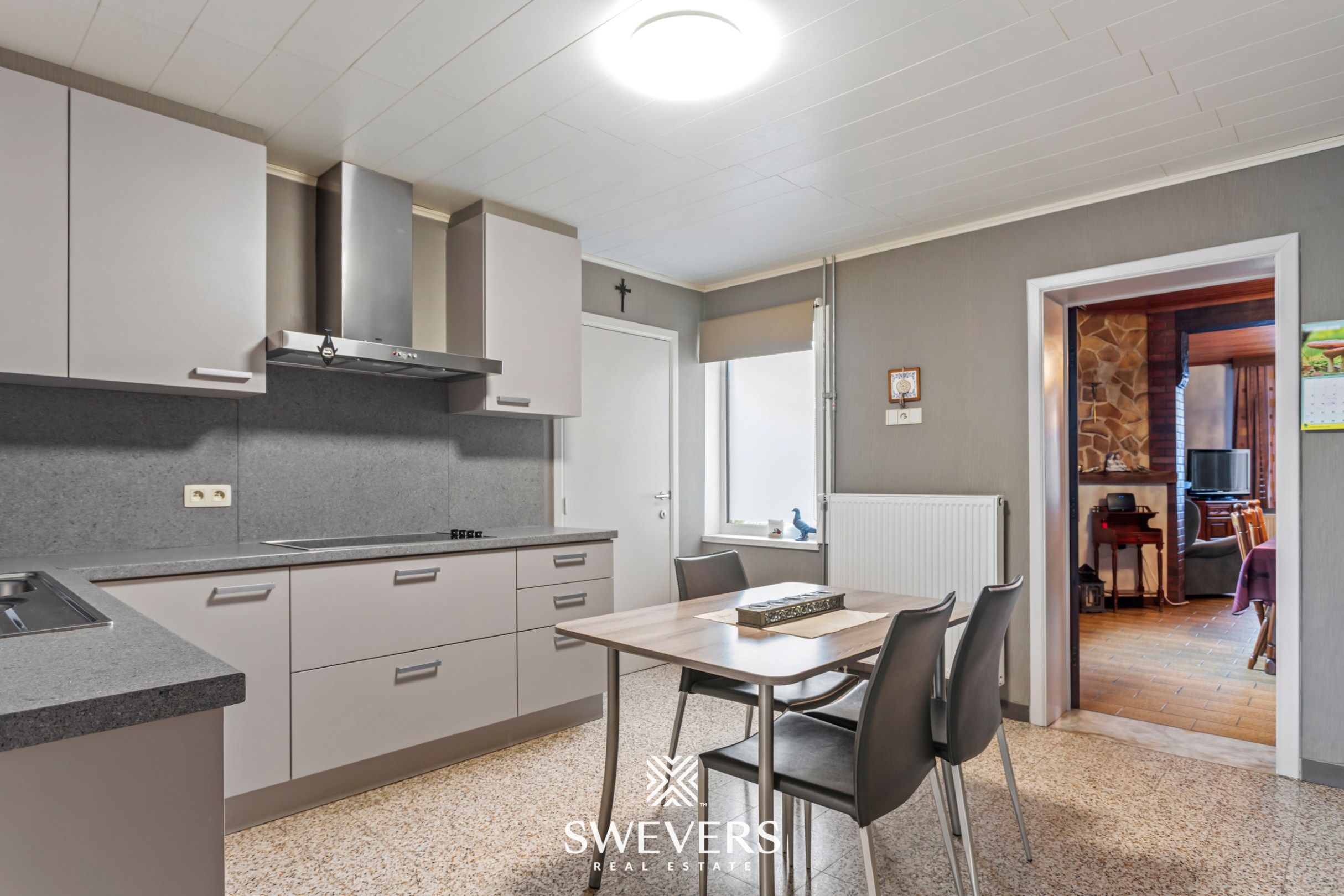 Gezellige gezinswoning met overdekt terras en zuidwestgerichte tuin te Hoepertingen foto 4