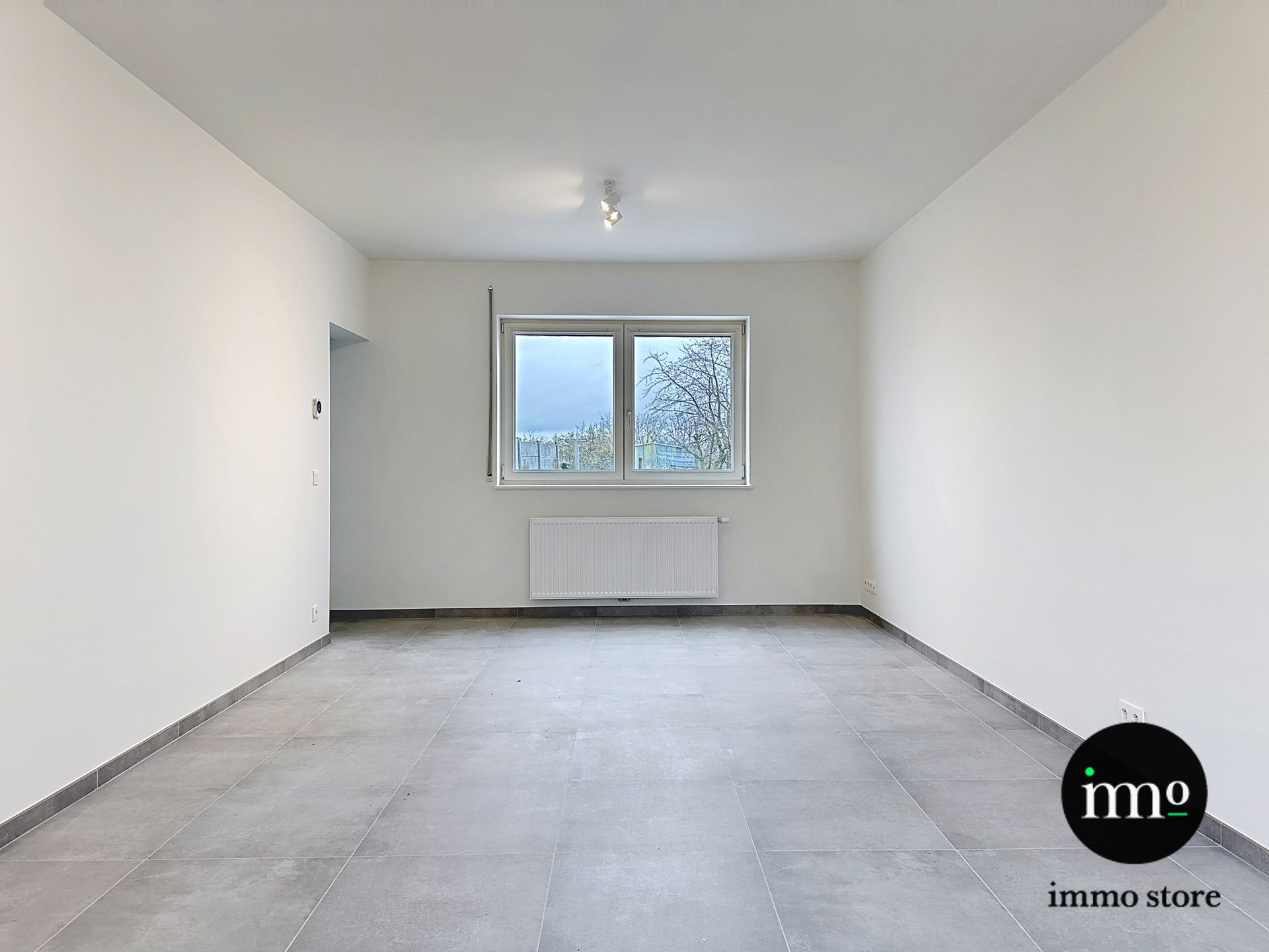 Volledig gerenoveerde gezinswoning met 3 slaapkamers, garage en nieuw aan te leggen tuin in hartje Sint-Ulriks-Kapelle foto 4