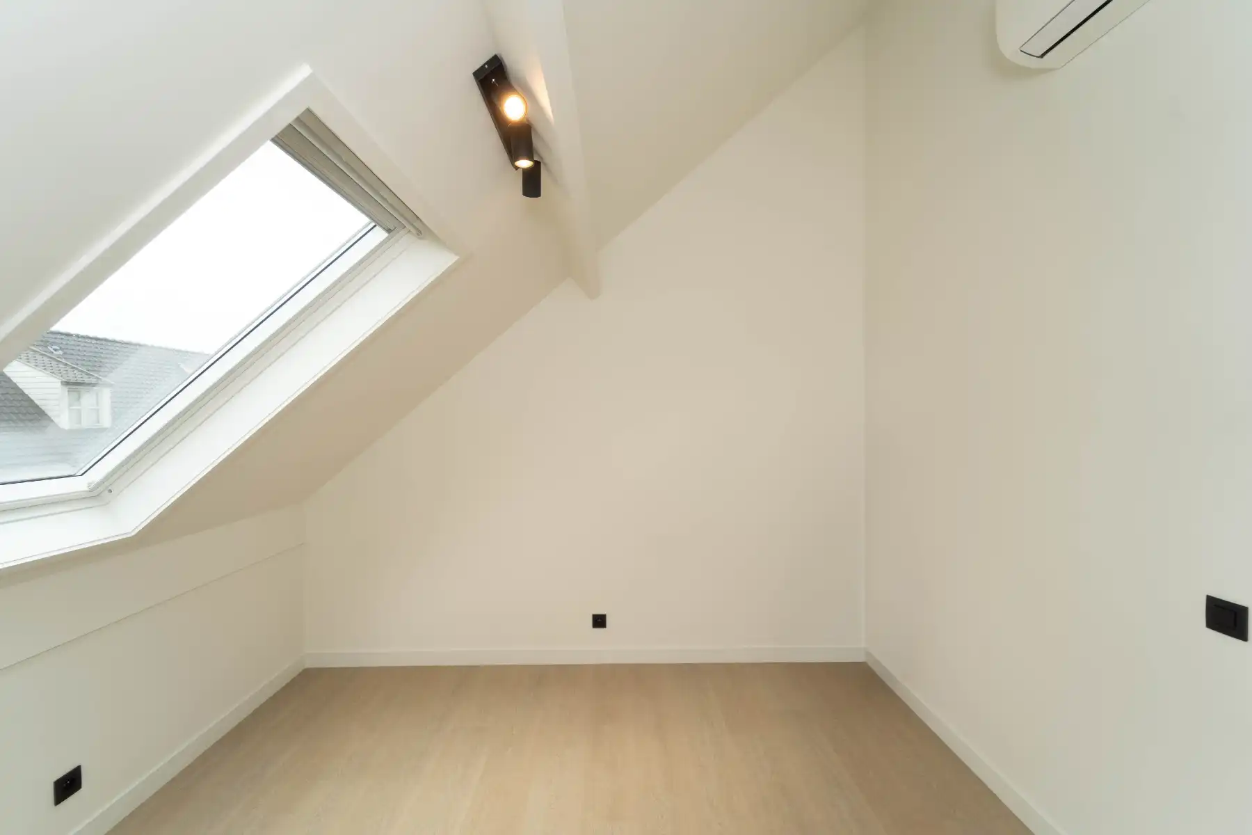 Gerenoveerd, lichtrijk 2 slpk-appartement met zonneterras foto 18