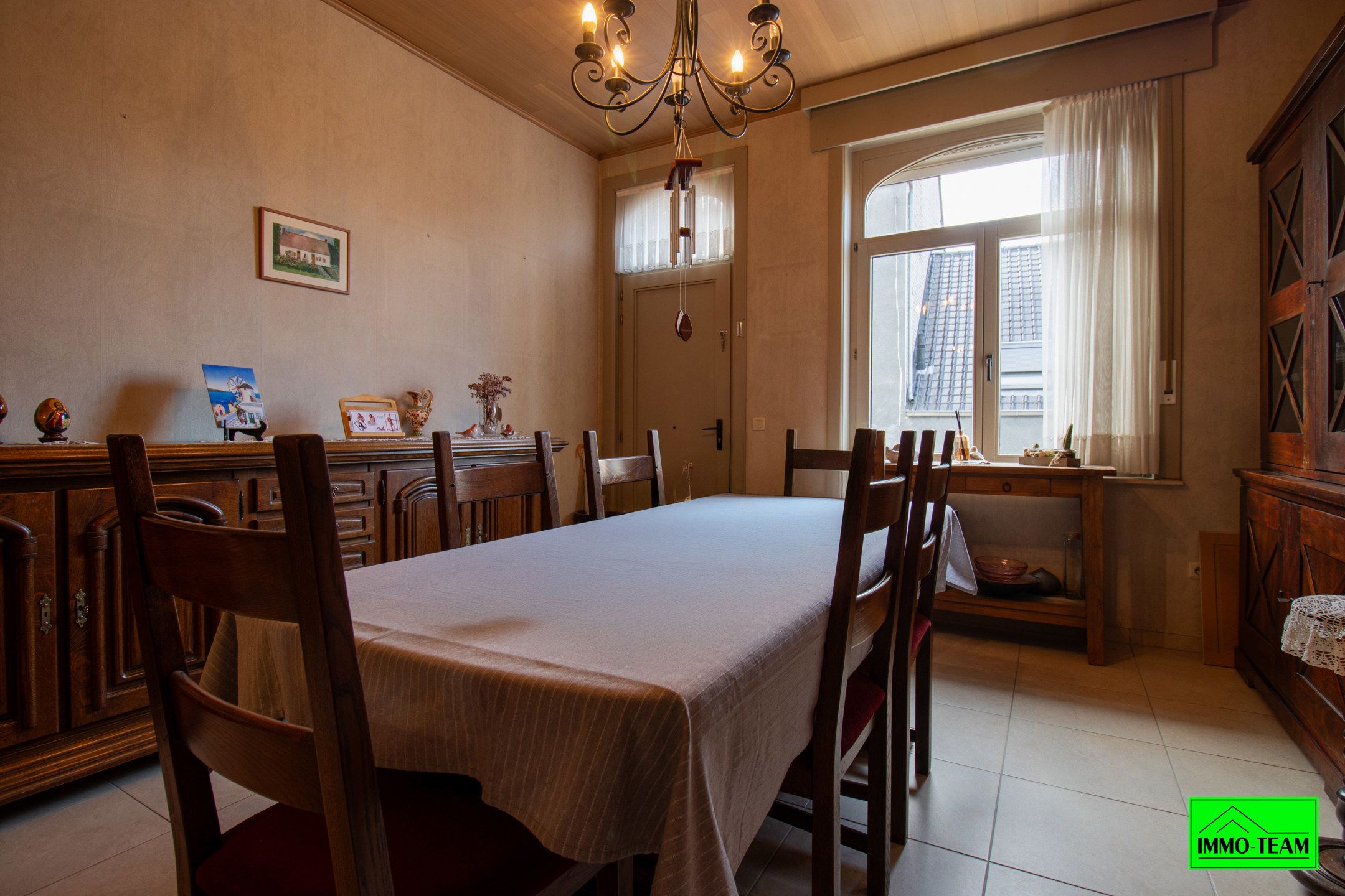 Goed onderhouden rijwoning met garage en ruim atelier foto 4
