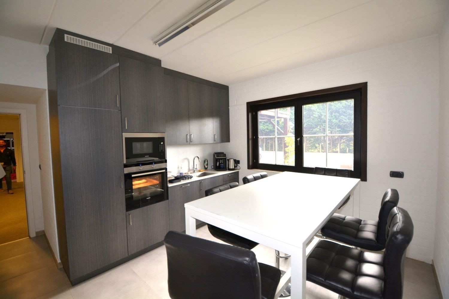 VERZORGD KANTOORGEBOUW MET PARKING! foto 15