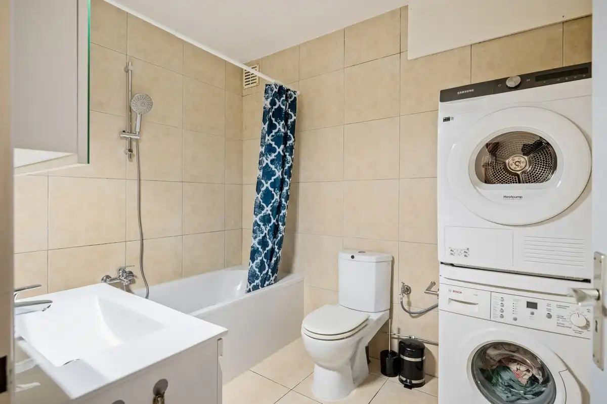 Licht, rust en stadse dynamiek ... in dit gelijkvloers hoekappartement met 2 slaapkamers komt het mooi samen. foto 5