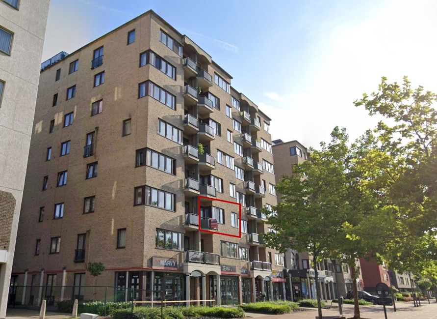 RUIM APPARTEMENT MET TWEE TERRASSEN foto {{pictureIndex}}