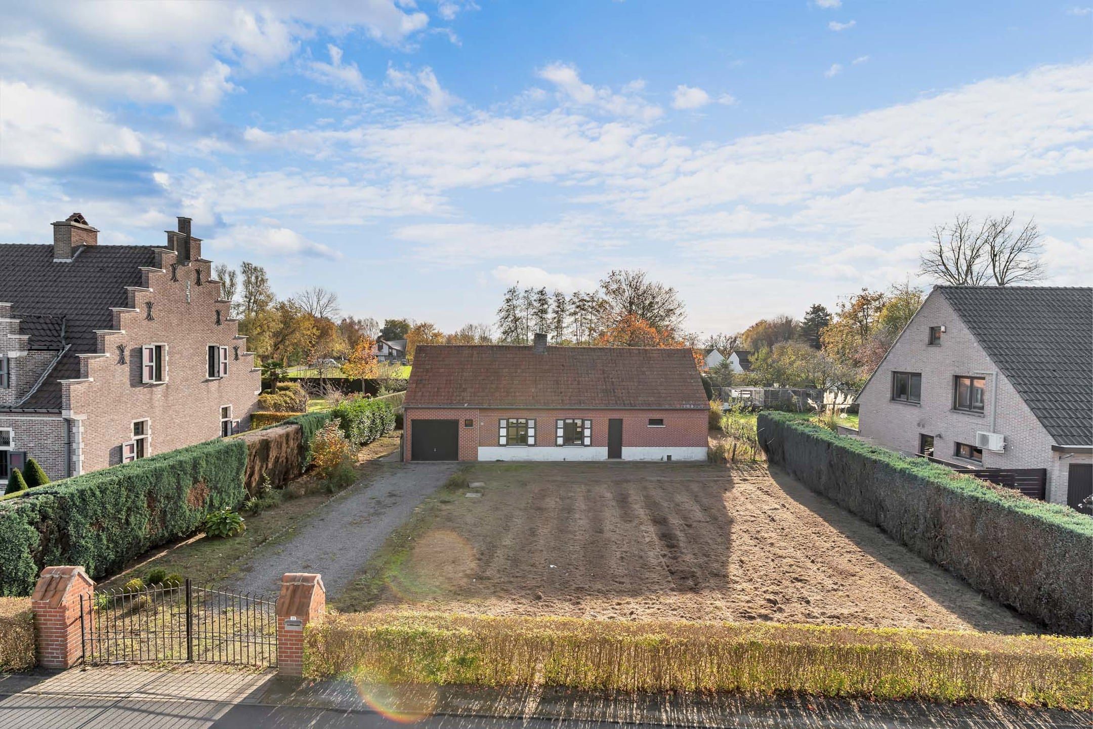 Volledig te renoveren/af te breken woning met (ver)bouwmogelijkheden foto 3