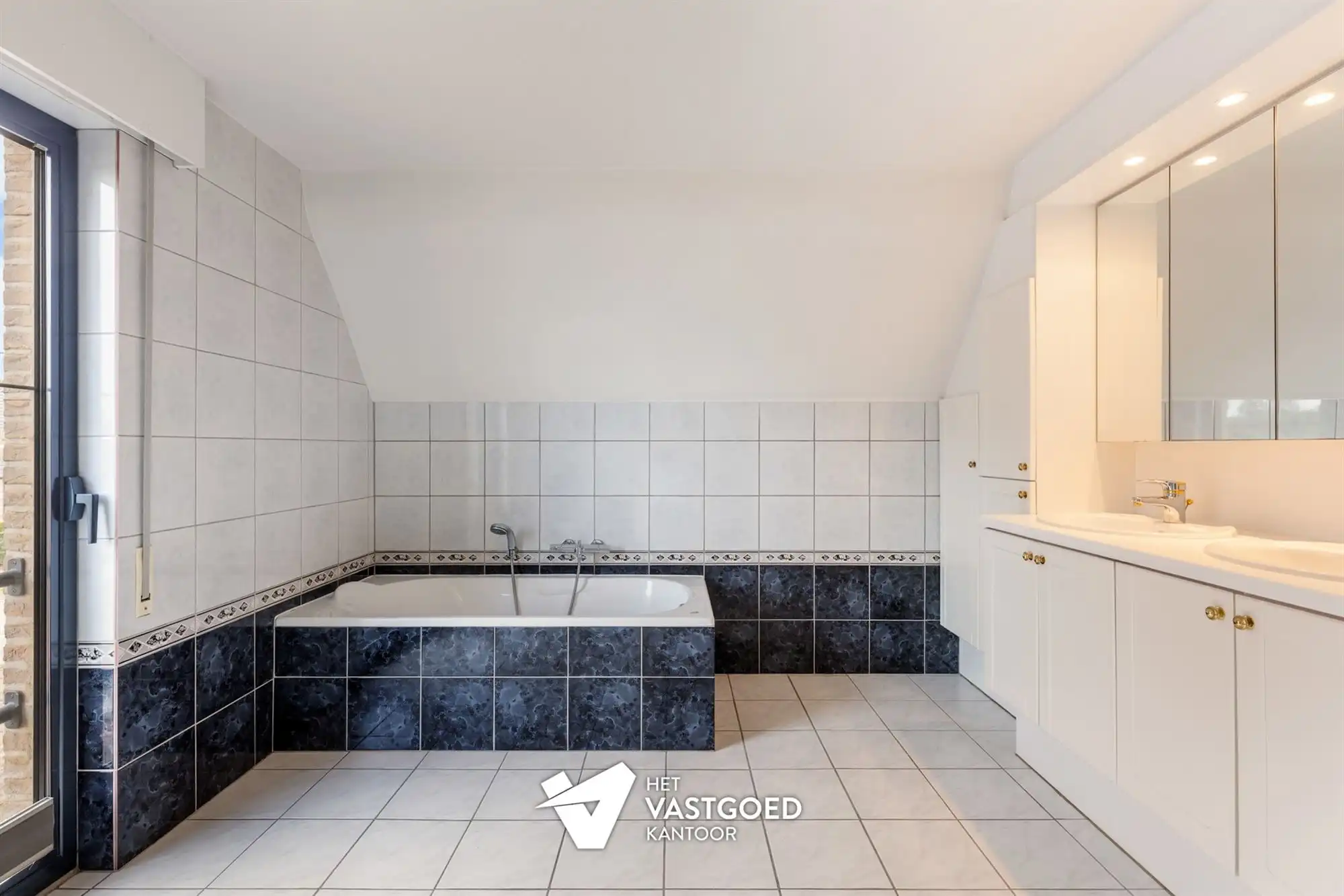 PERFECT ONDERHOUDEN, INSTAPKLARE WONING OP IDEALE LIGGING foto 22