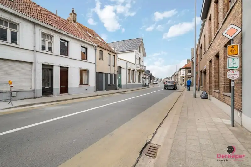 Te renoveren rijwoning op centrale ligging met leuke zuidgerichte tuin foto 4