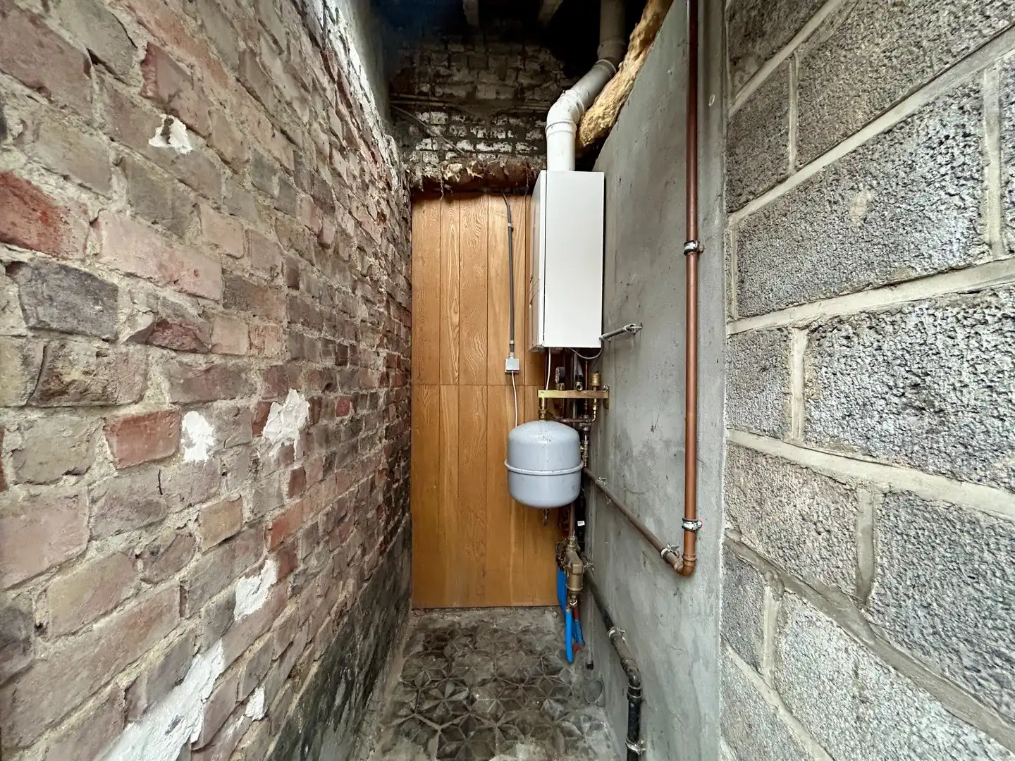 Karaktervolle rijwoning met tuin en garage te Izegem! foto 18