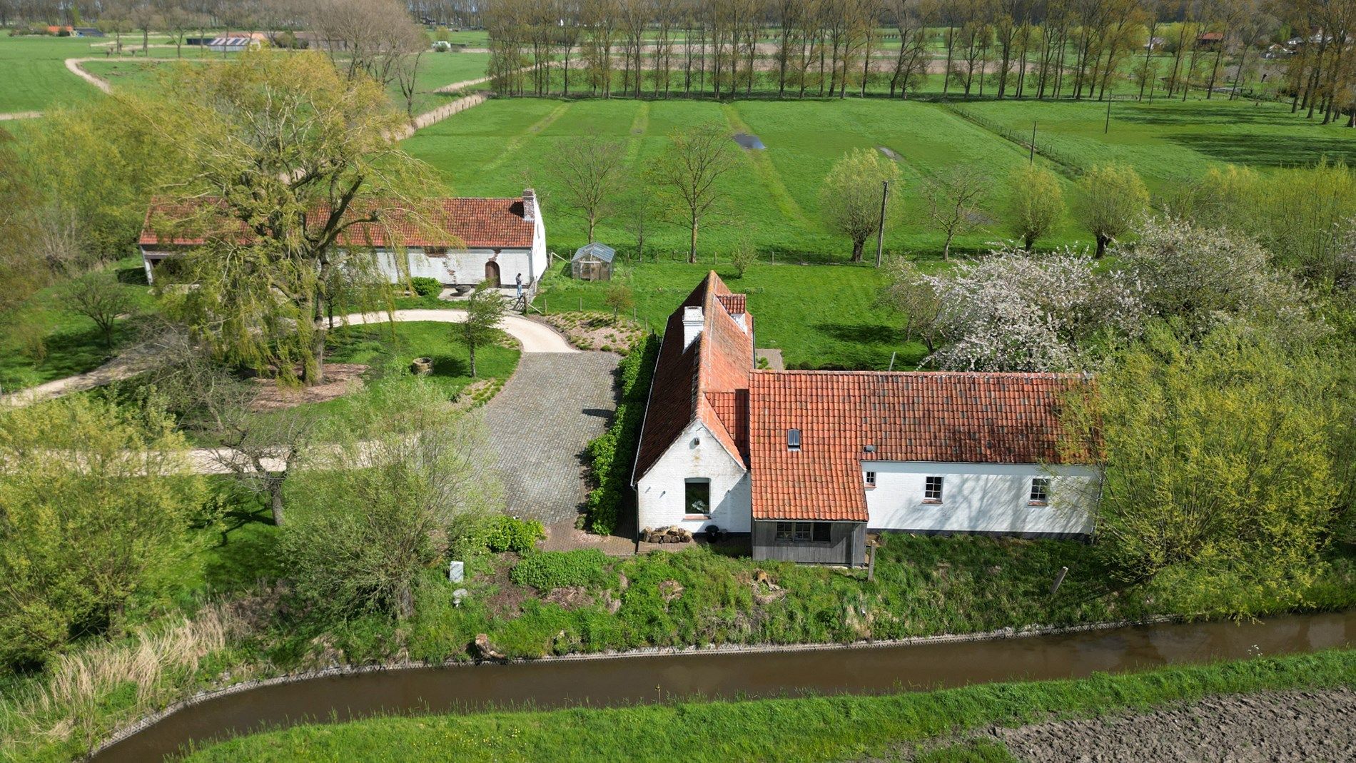 Uniek en zeer rustig gelegen hoeve op 3,9 Ha nabij Damme. foto 9