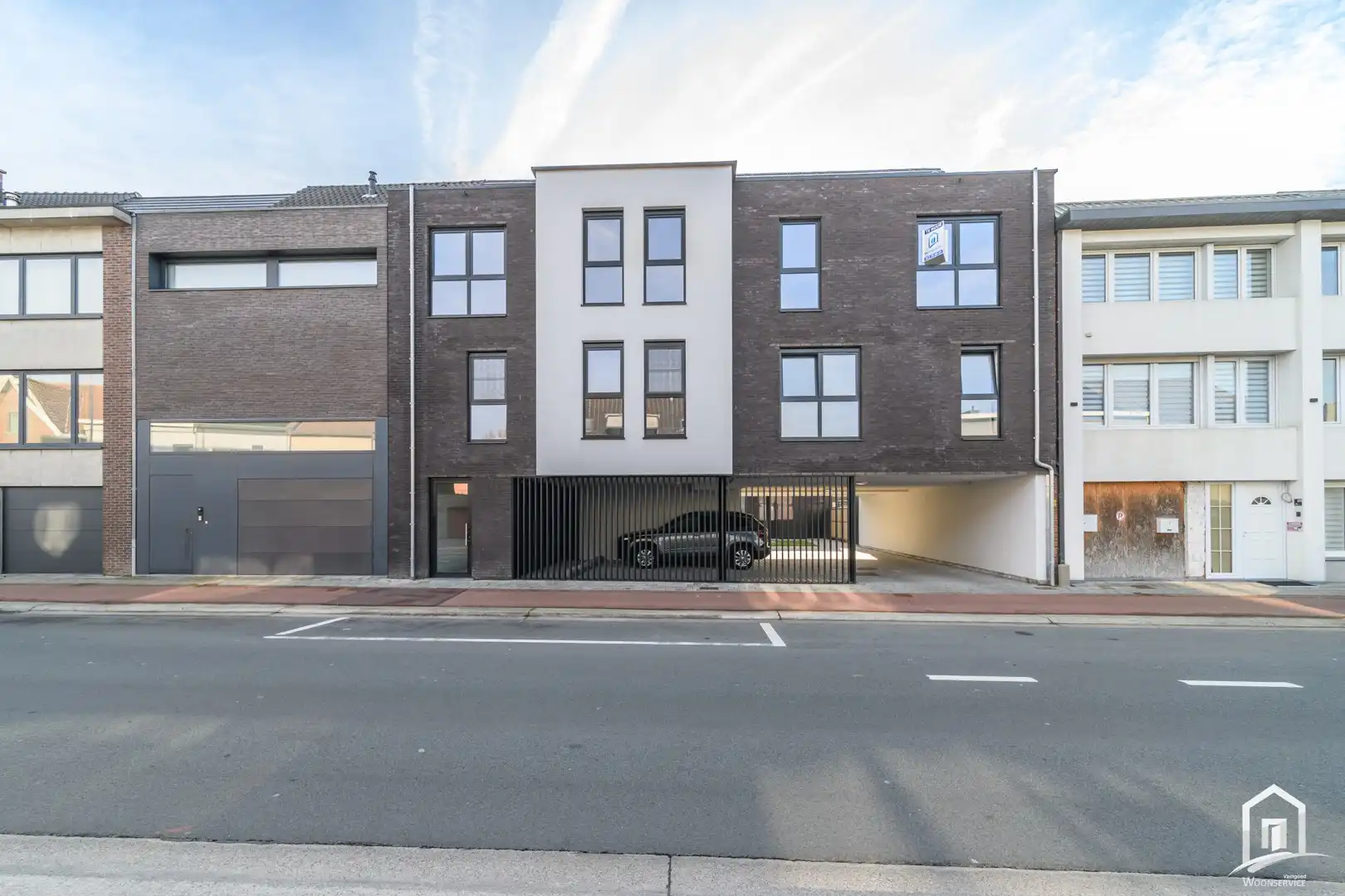 Uiterst ruim en lichtrijk duplex-appartement te Aalst foto {{pictureIndex}}