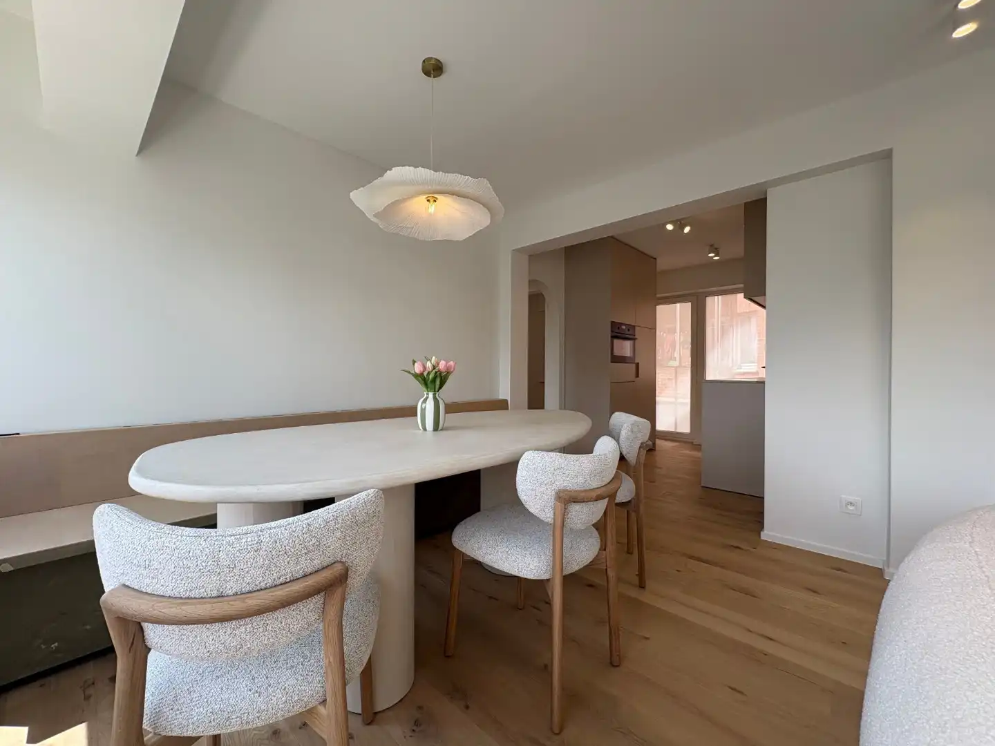 Volledig gerenoveerd appartement met parkeerplaats en lateraal zeezicht te Koksijde foto 6