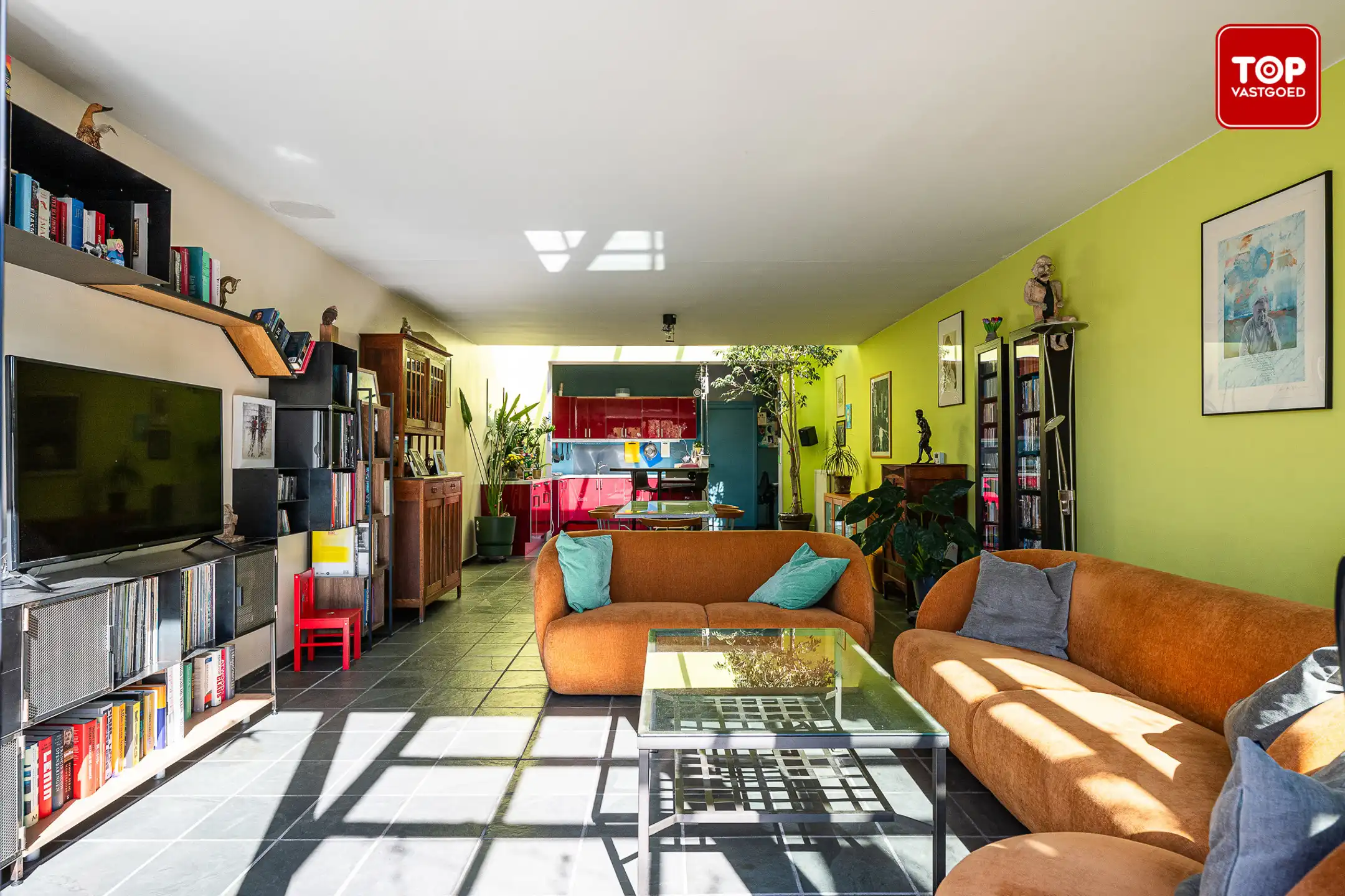 Instapklare woning met 4 slaapkamers, garage en prachtige tuin.  foto 3