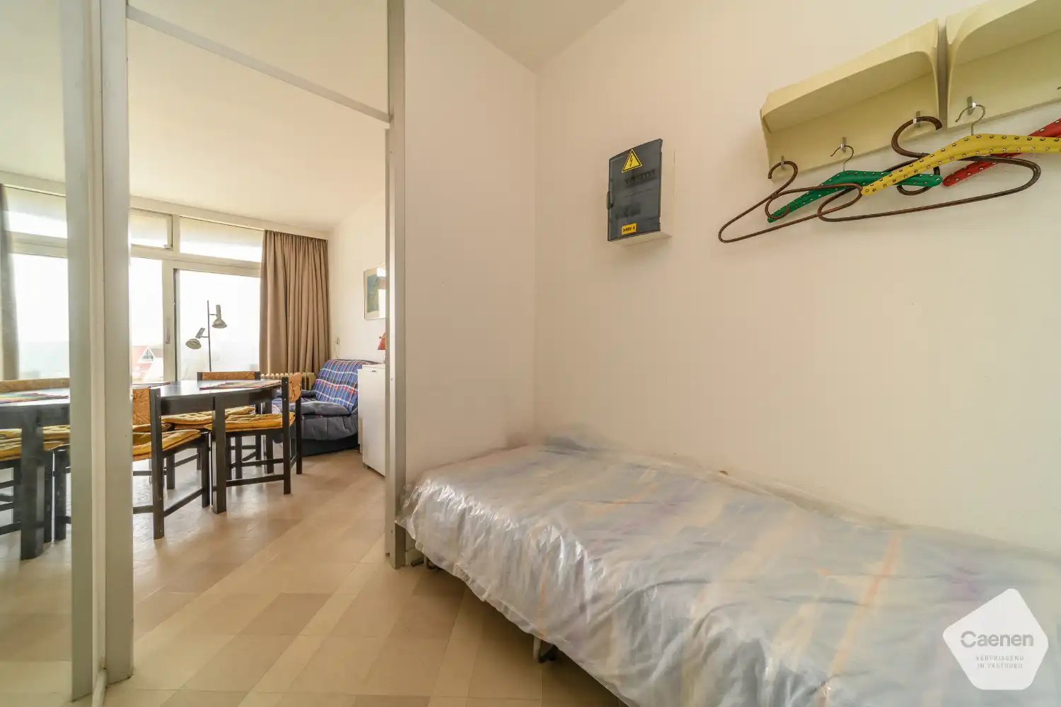 Te renoveren of op te frissen studio met zonnig terras en staanplaats inbegrepen foto 8