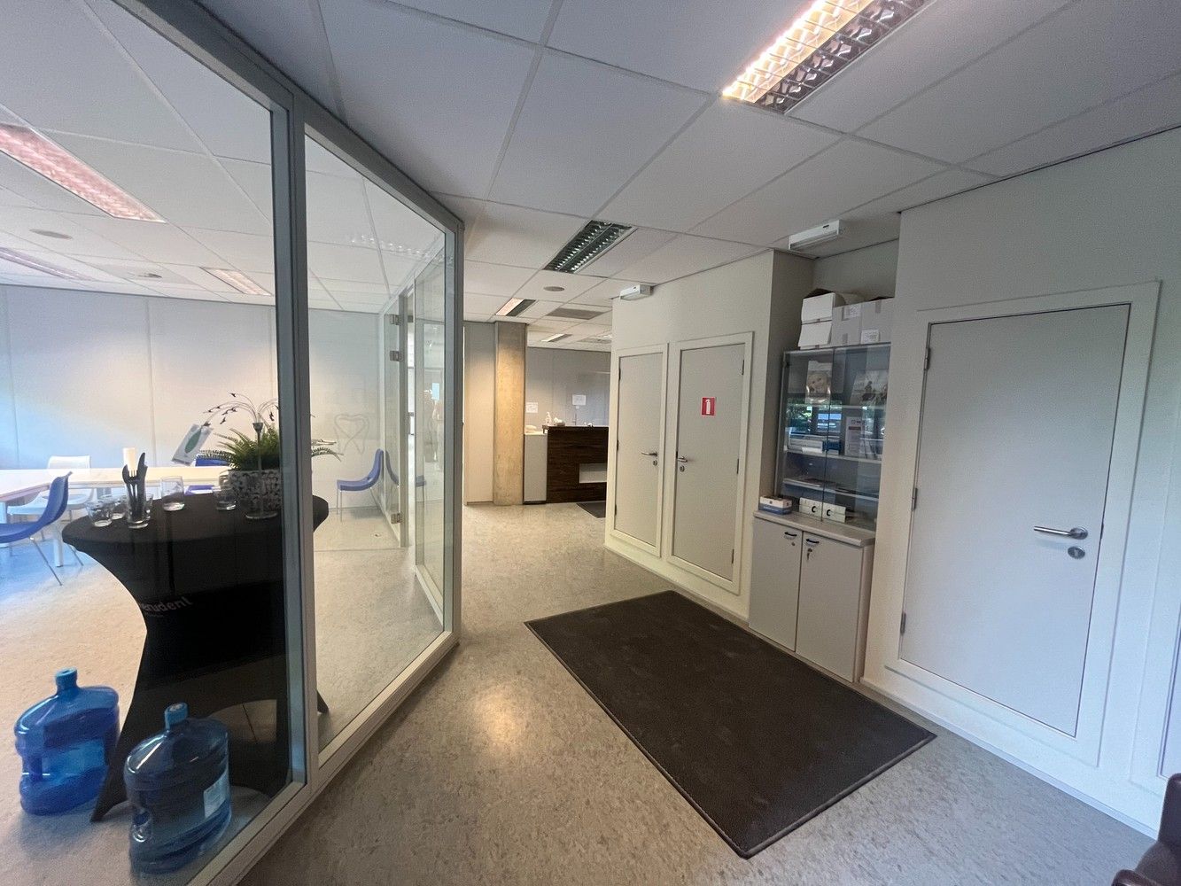 440 m² kantoor + 8 parkings foto 9