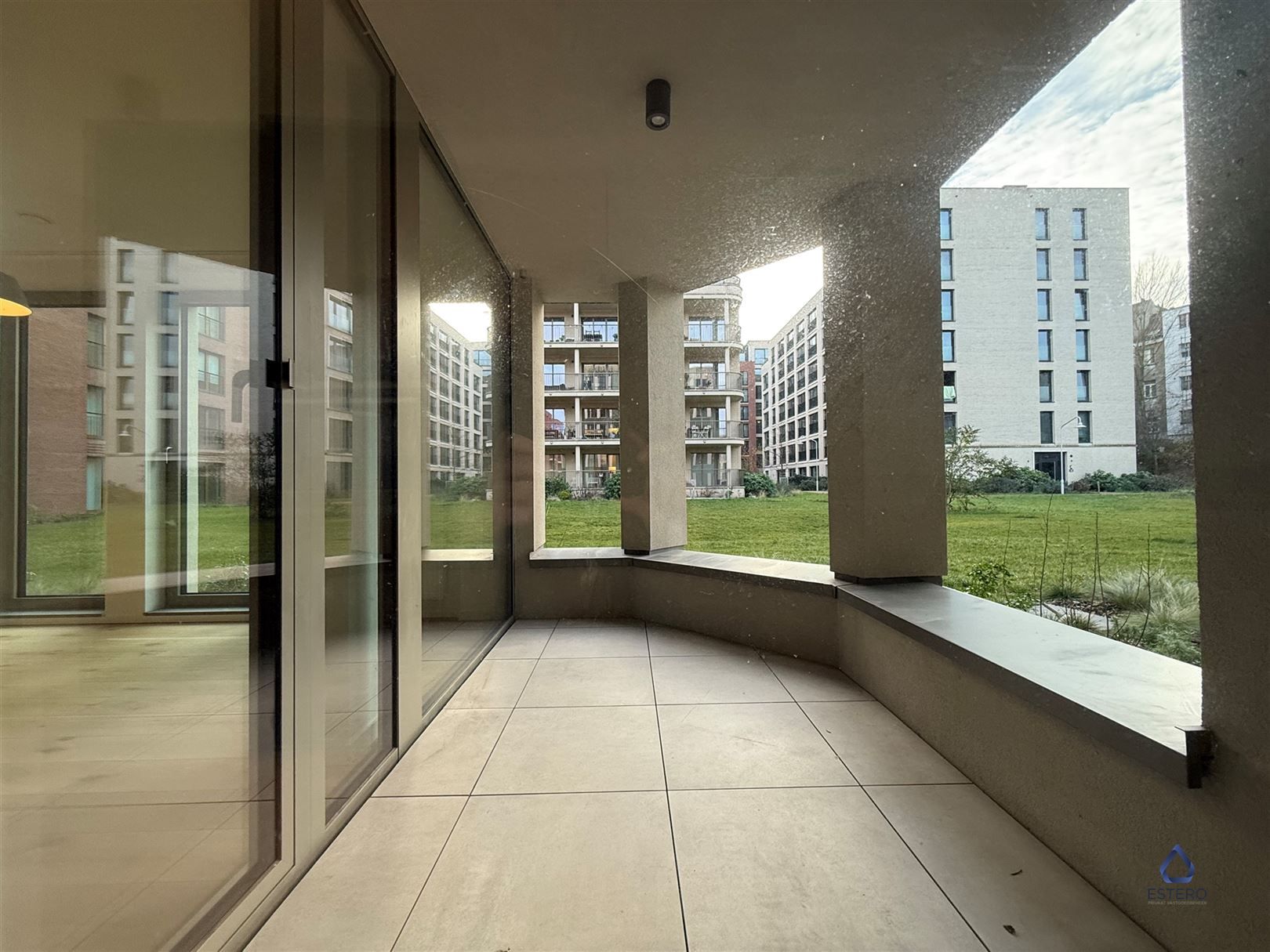 Modern nieuwbouwappt 2-SLK met terras te Tour & Taxis foto 11