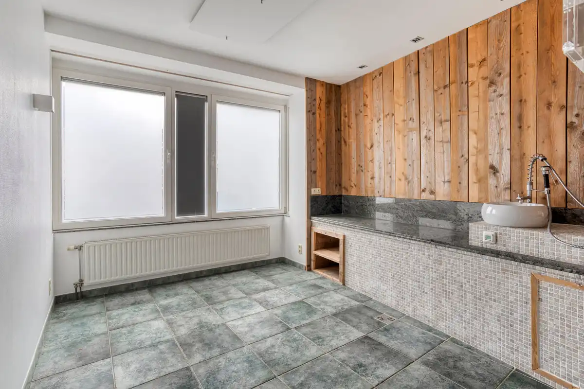 UITZONDERLIJK HANDELSHUIS MET GERENOVEERD DUPLEXAPPARTEMENT OP TOPLOCATIE IN CENTRUM TONGEREN. foto 11