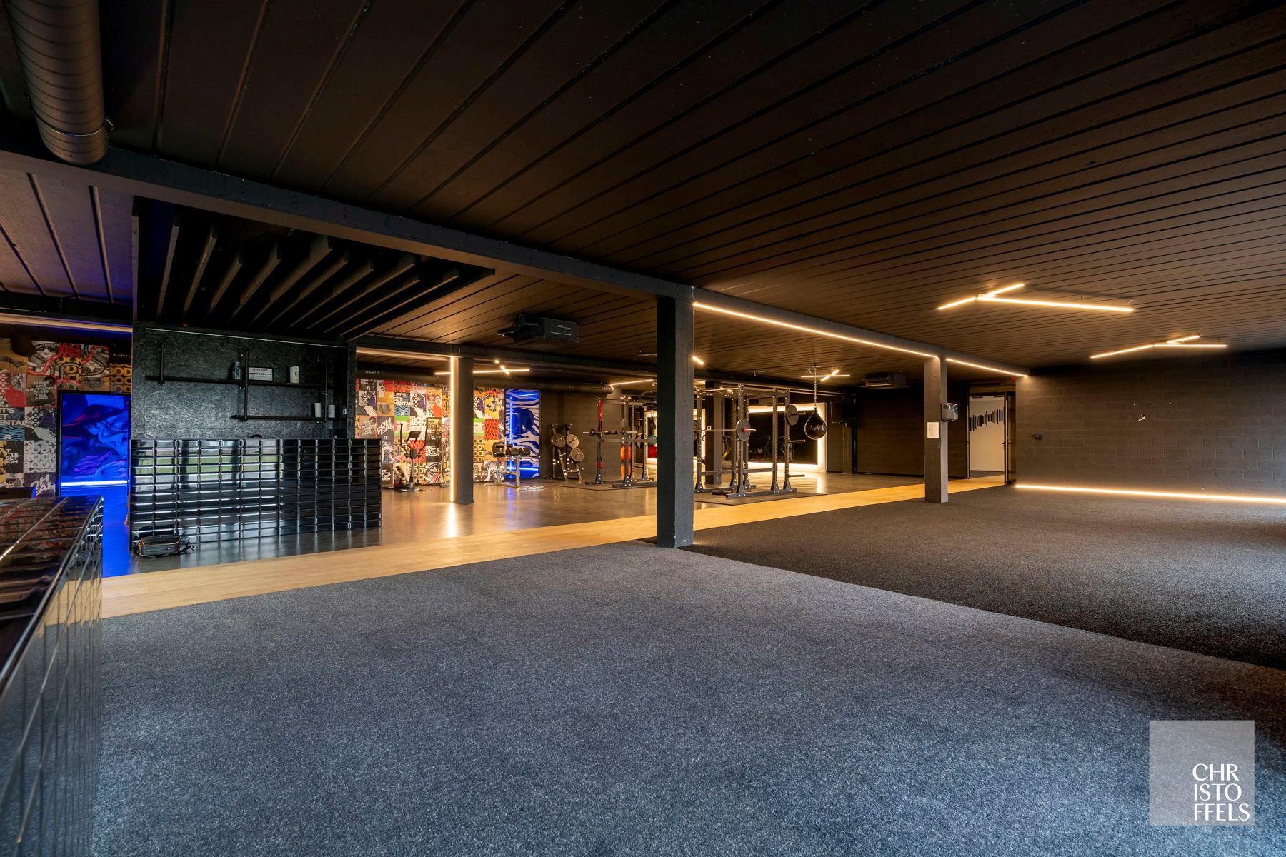 Bedrijfsgebouw (879m²) op een perceel van 1.888m² gelegen op een gunstige locatie!  foto 3