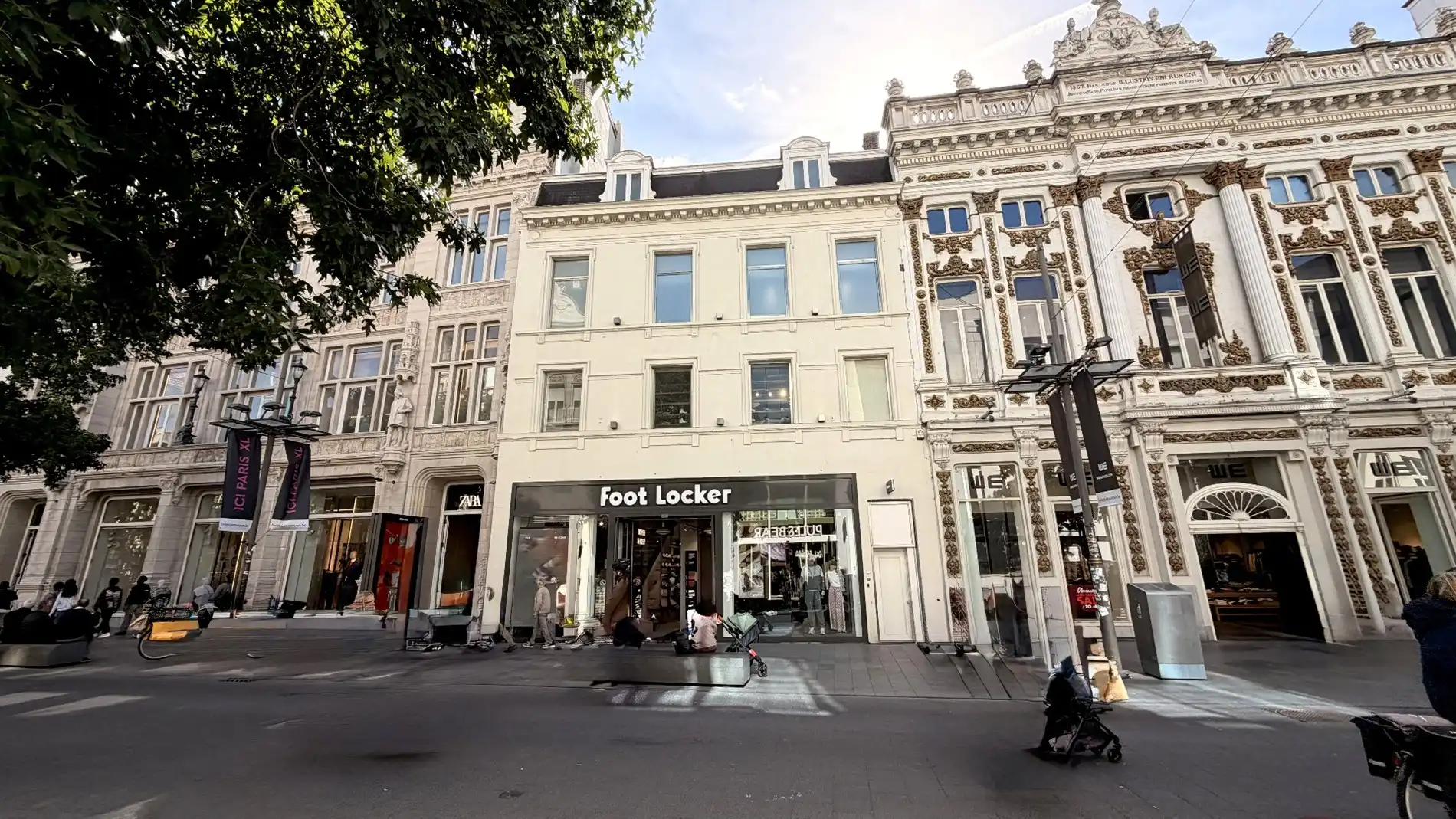 Instapklare kantoren te huur in herenhuis aan de Meir in Antwerpen foto {{pictureIndex}}