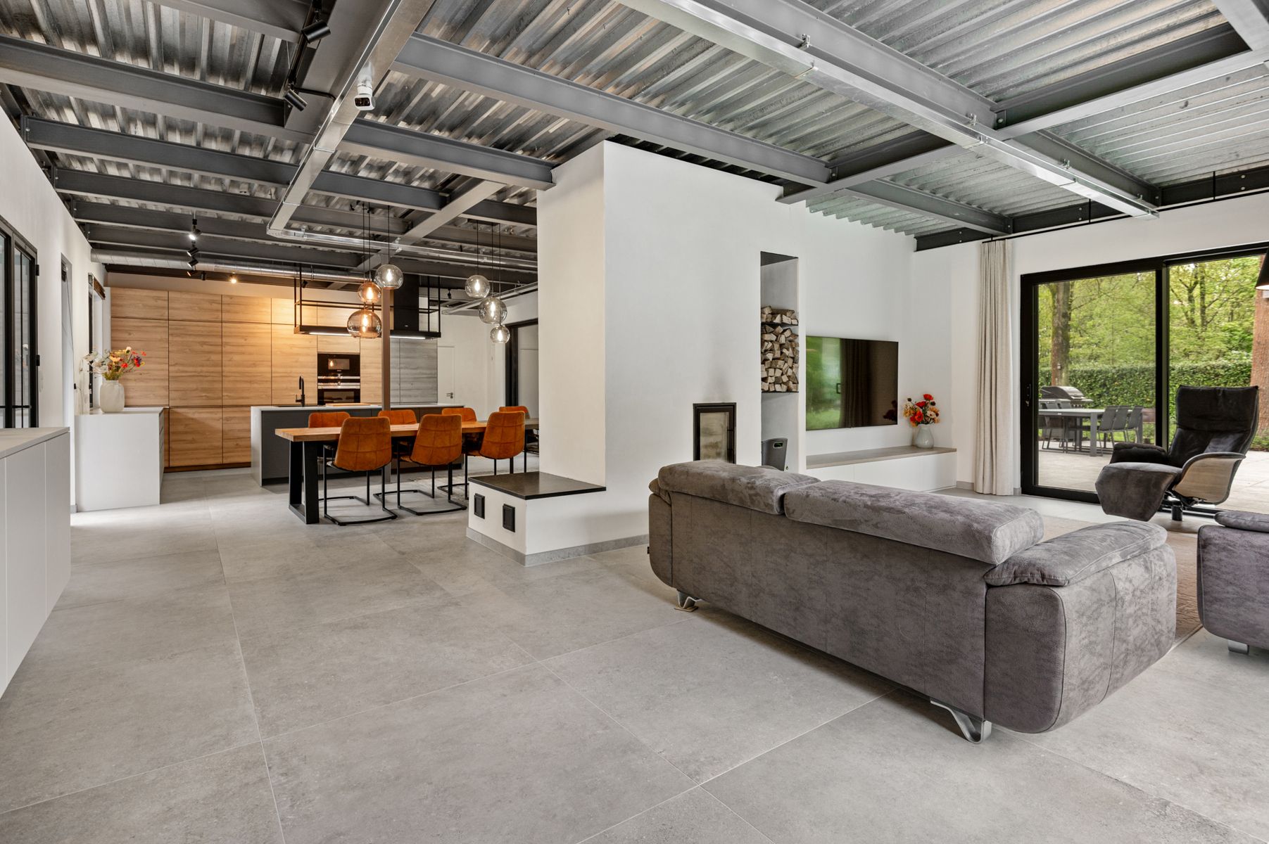 Instapklare volledig vernieuwbouwde villa met praktijkruimte foto 7