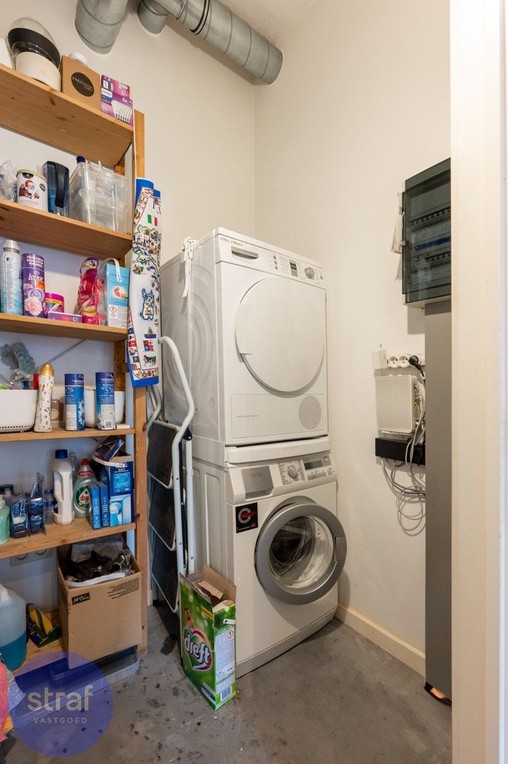 Moderne loft met open leefruimte en gezellige stadstuin in Berchem foto 18