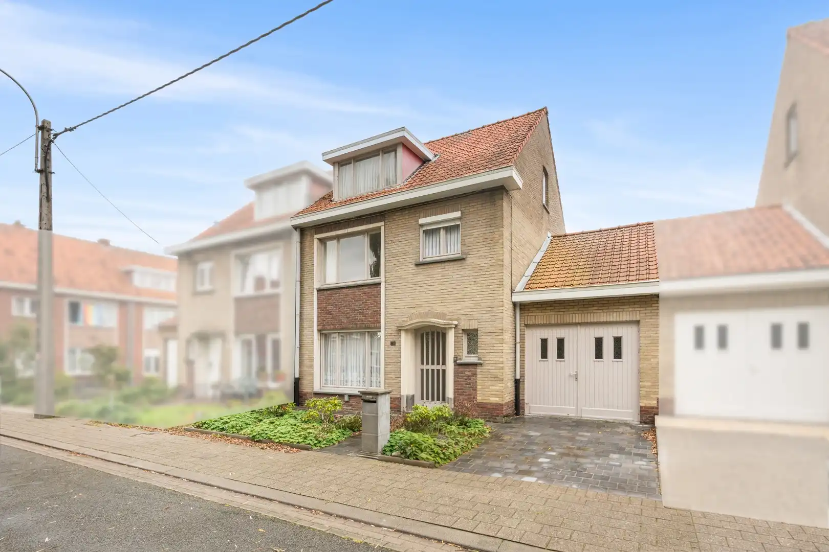 Zeer ruime kloeke woning met grote tuin! foto 34