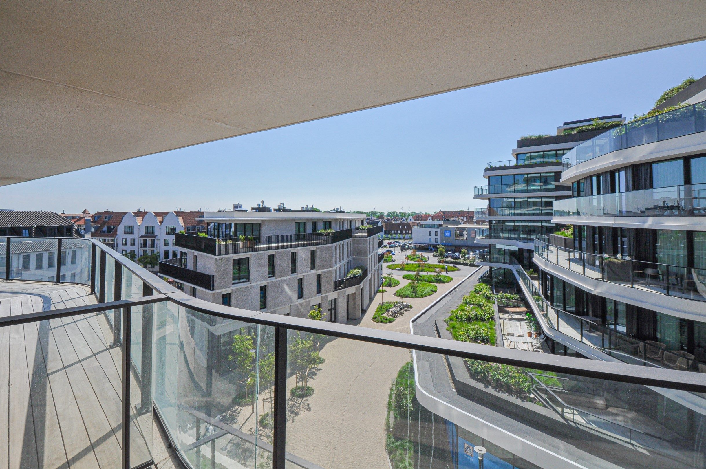 Appartement met een ruim zonnig terras gelegen in The Tower. foto 1