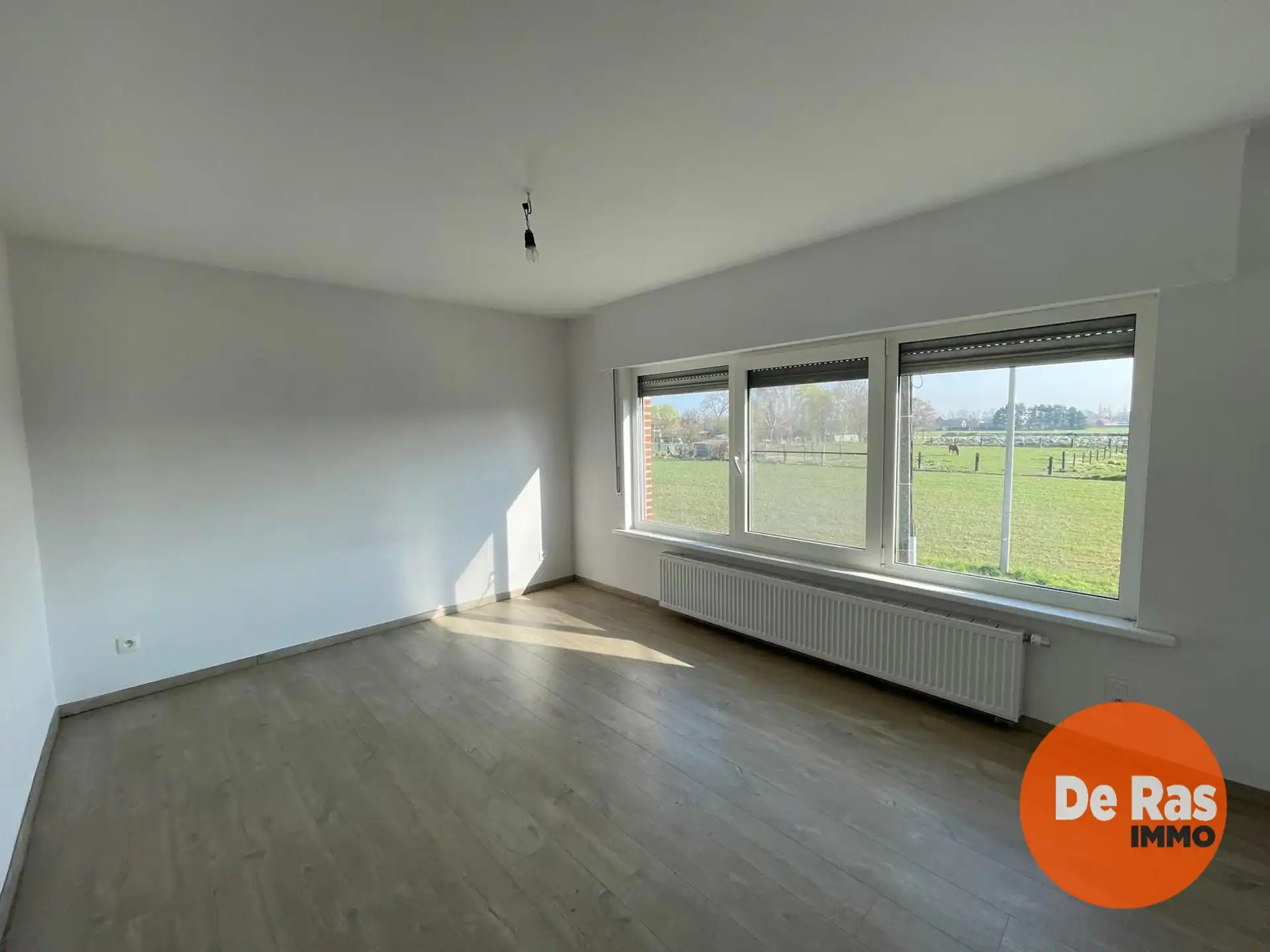 WICHELEN - Ruime woning met multifunctionele loods. foto 9