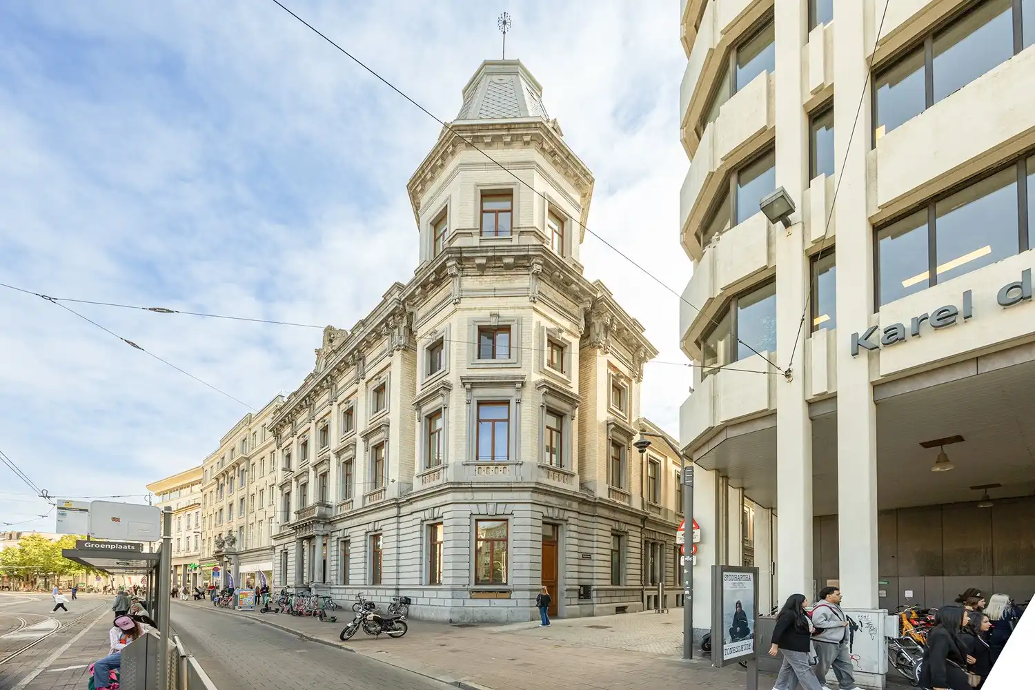 Ruime en lichtrijke duplex met 2 slaapkamers op toplocatie in hartje Antwerpen met terrras en autostaanplaats foto {{pictureIndex}}