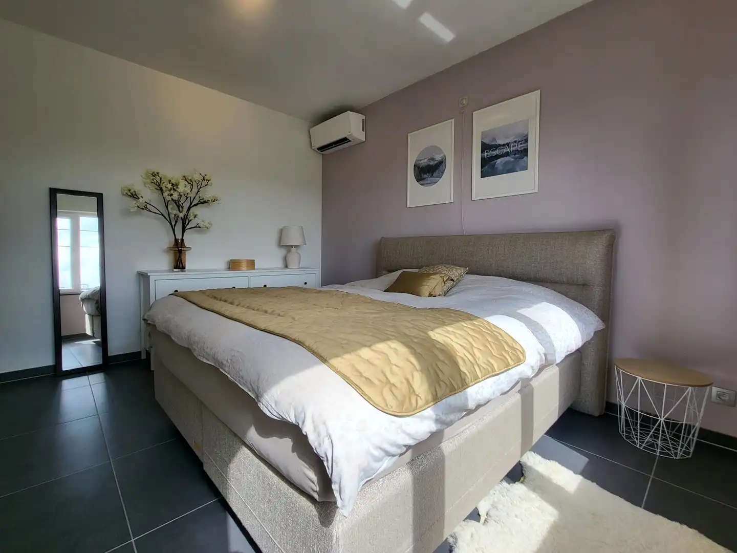 In een landelijke omgeving bevindt zich deze grondig gerenoveerde woning op een mooi perceel van 1.102 m². foto 21