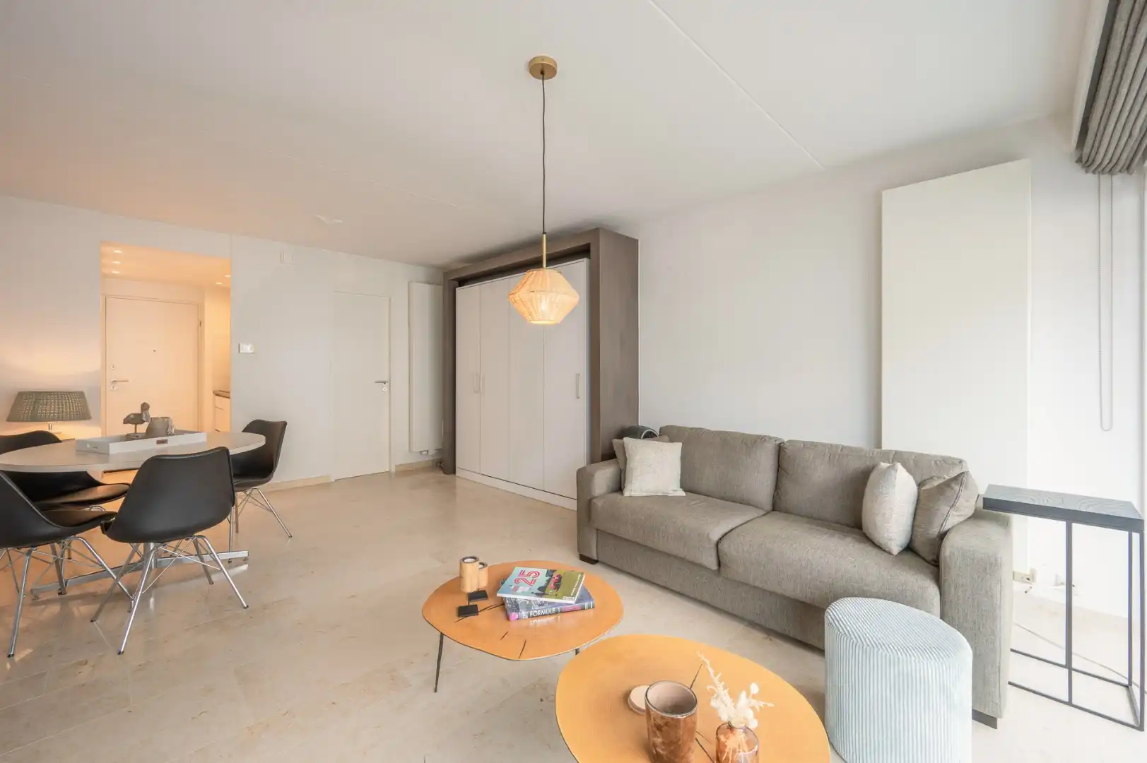 Studio op toplocatie met zicht op het Driehoeksplein foto 5